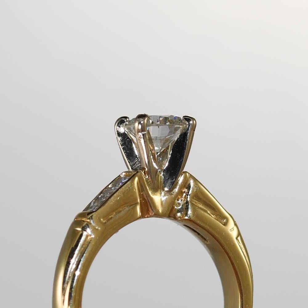 Bague de fiançailles en or jaune 14K, diamant central de 0,75ct Pour femmes en vente