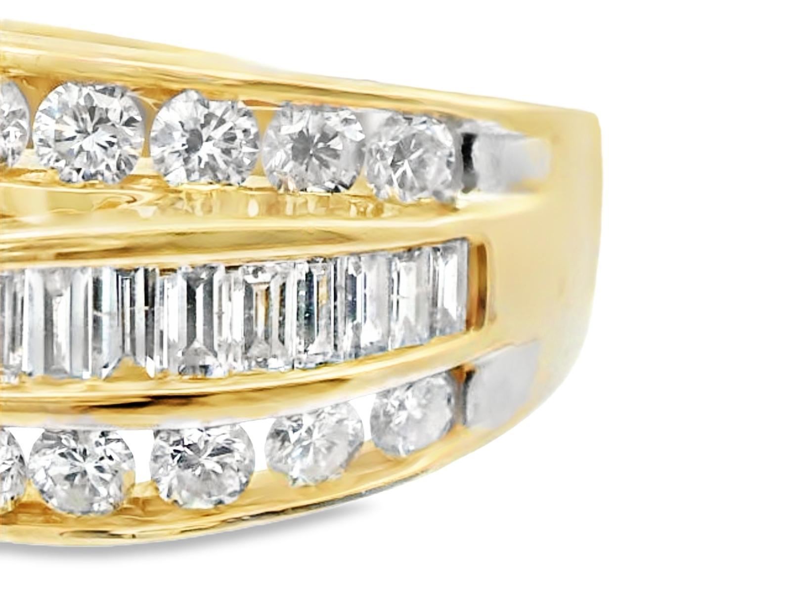 Anillo de compromiso de diamantes en oro amarillo de 14k en venta 4