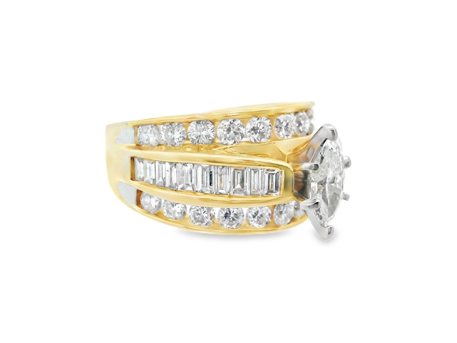 Anillo de compromiso de diamantes en oro amarillo de 14k Corte marquesa en venta