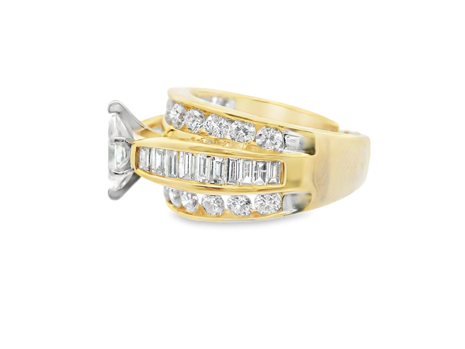 Anillo de compromiso de diamantes en oro amarillo de 14k en venta 3