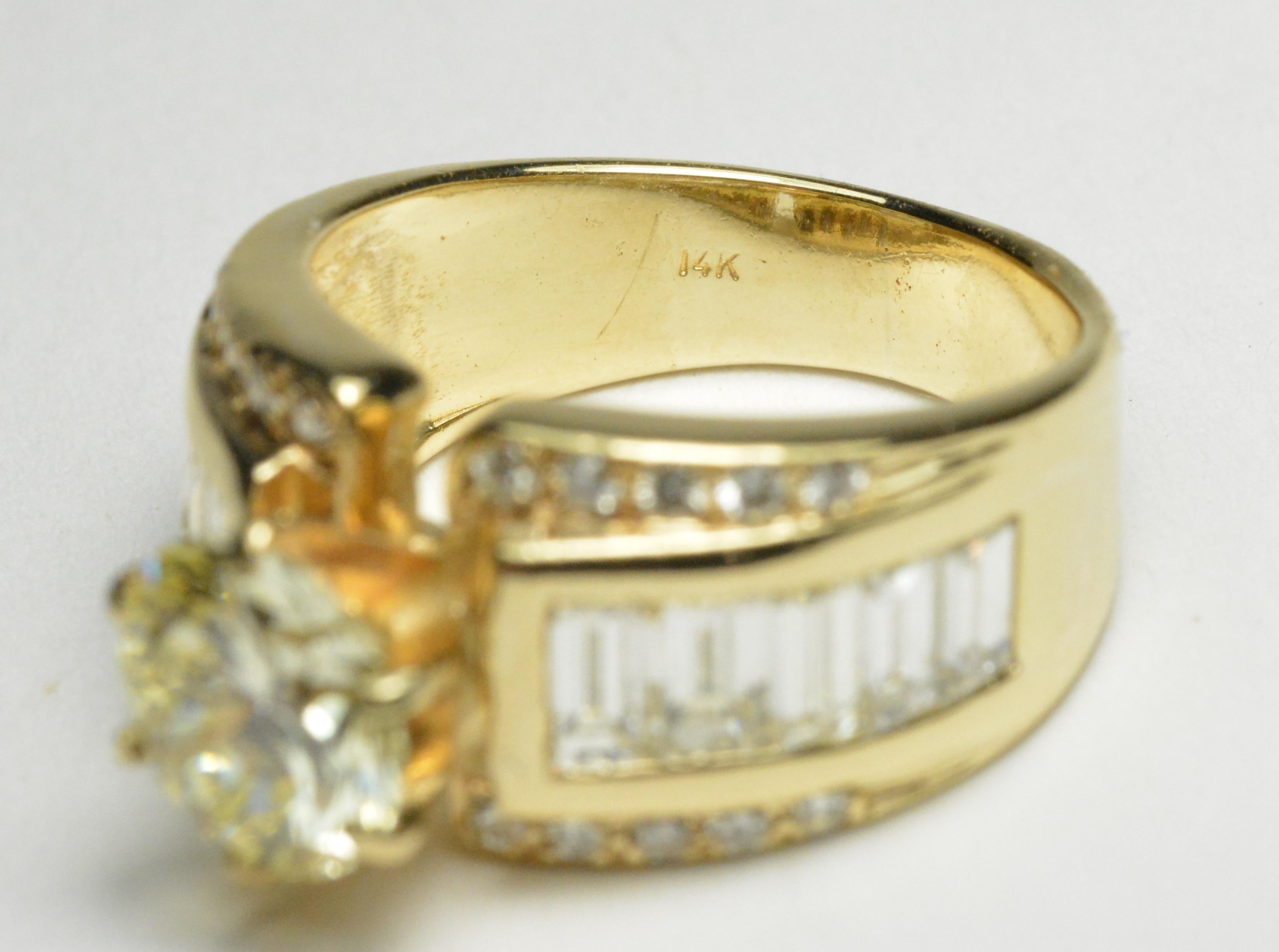 Round Cut 14 Karat Yellow Gold Diamond Estate Ring 3.21 Carat For Sale