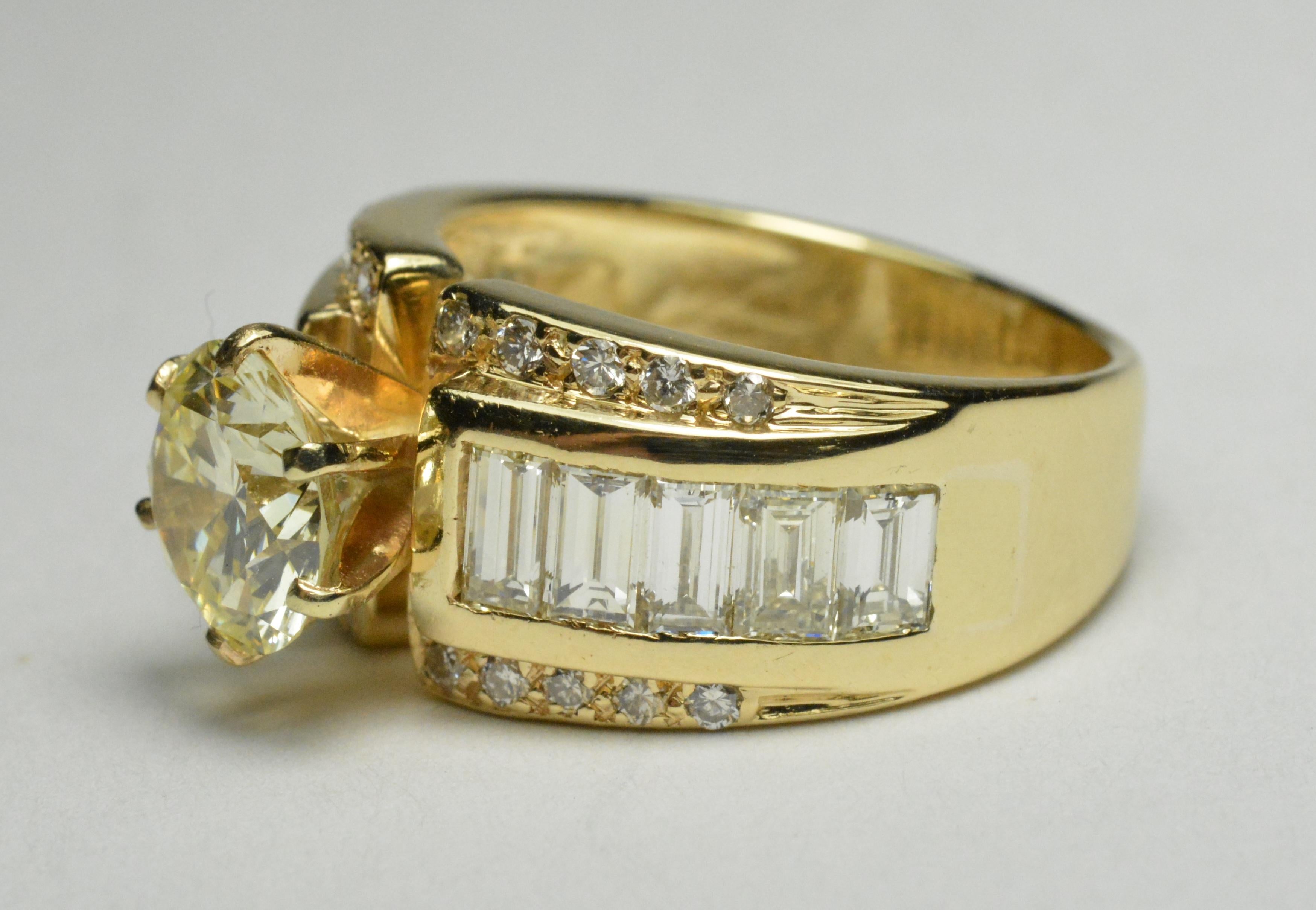 14 Karat Yellow Gold Diamond Estate Ring 3.21 Carat For Sale 2