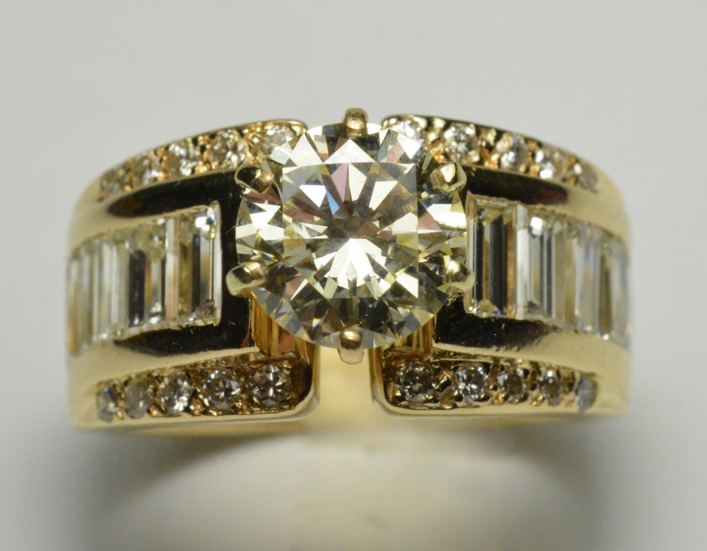 14 Karat Yellow Gold Diamond Estate Ring 3.21 Carat For Sale 3