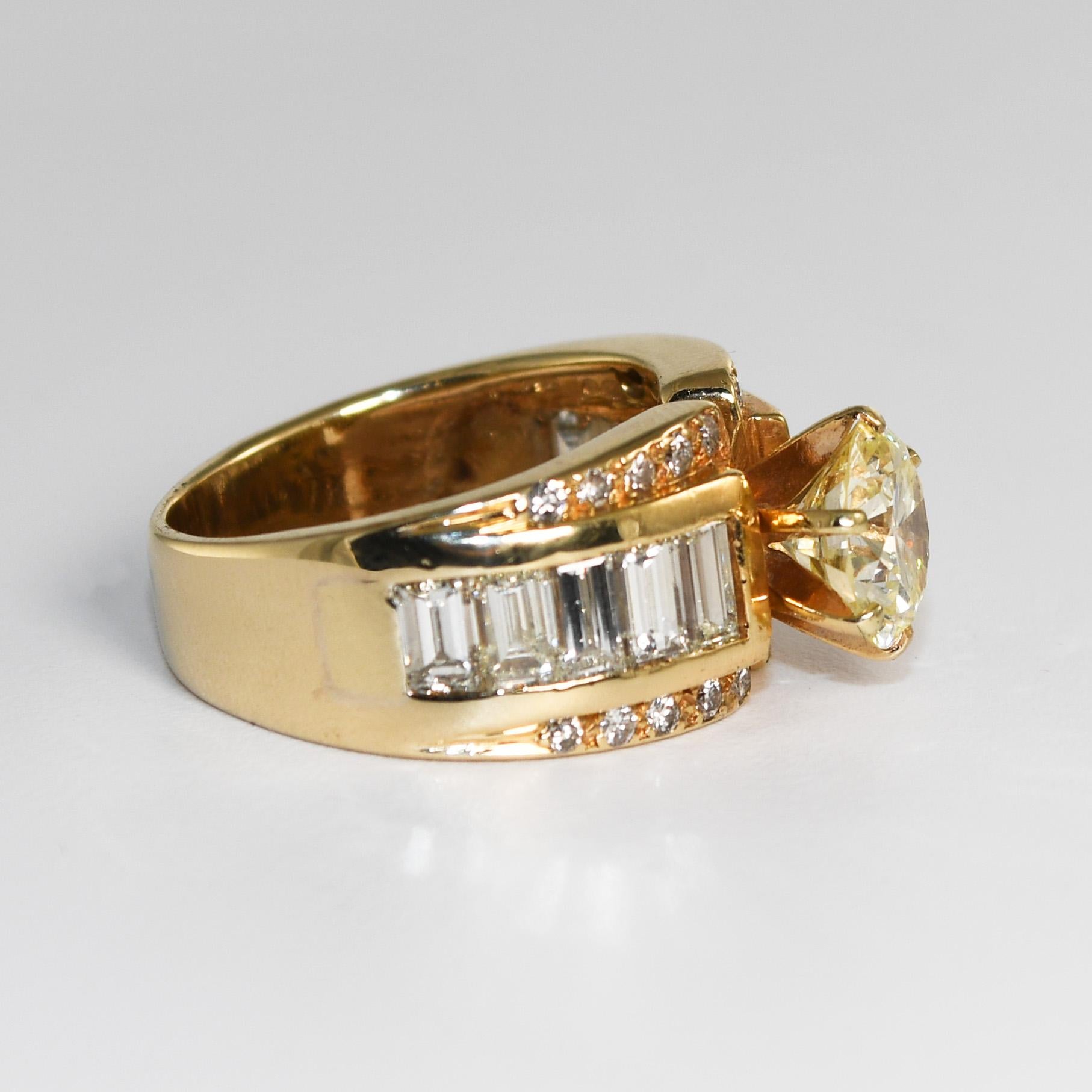 Round Cut 14K Yellow Gold Diamond Estate Ring GIA Certified 3.21ct For Sale