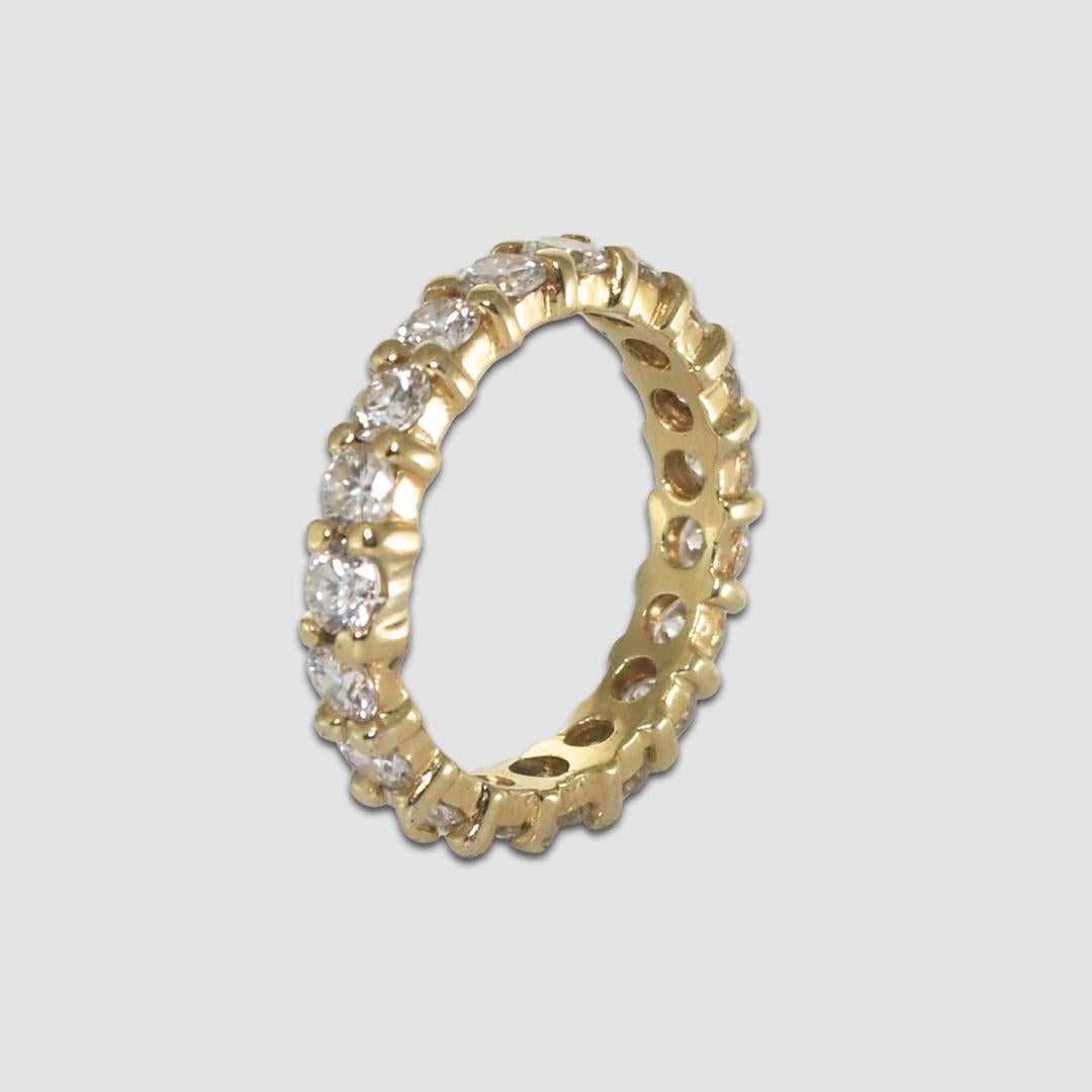 14K Yellow Gold Diamond Eternity Ring 2.00ct In Excellent Condition For Sale In Laguna Beach, CA