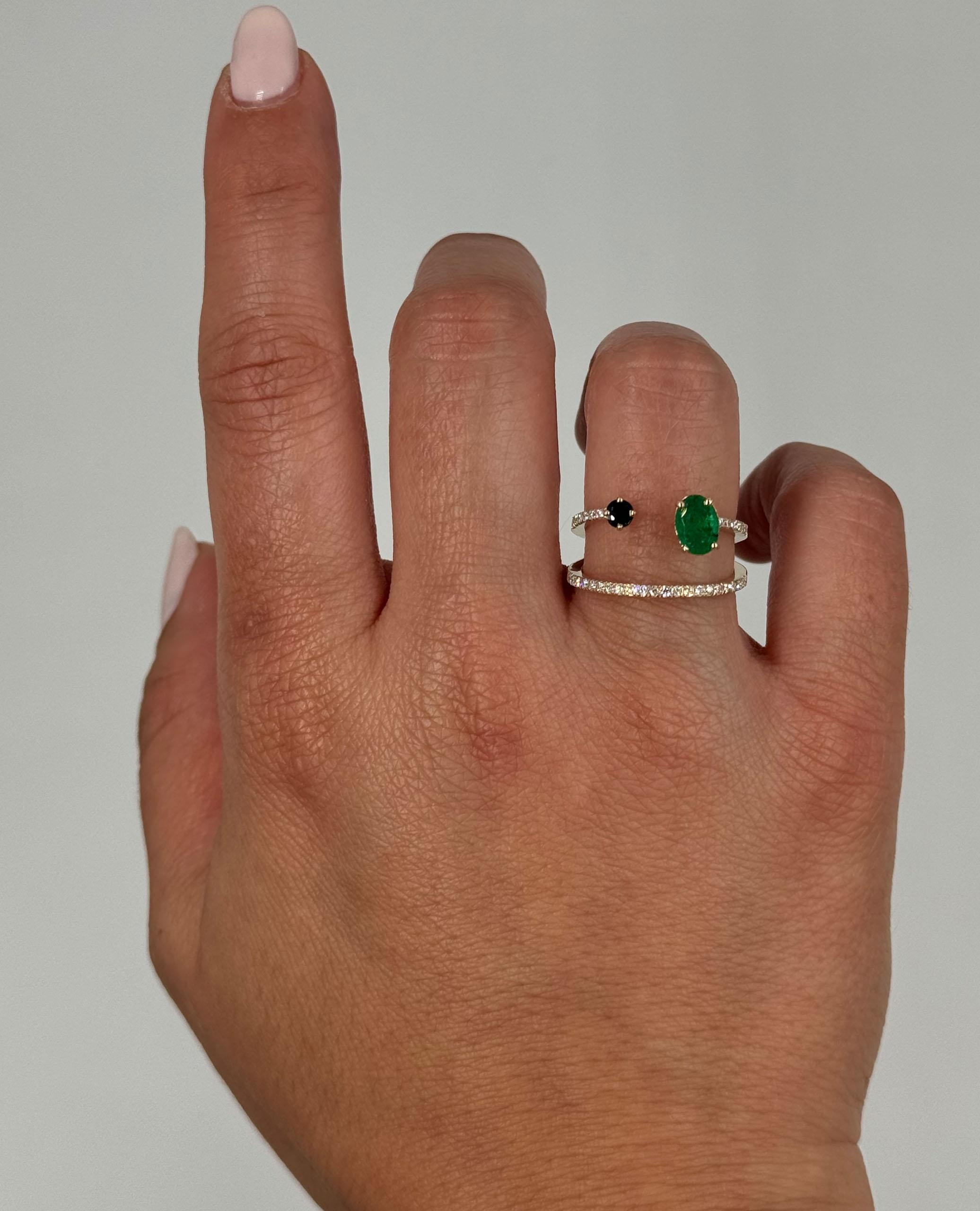 Round Cut 14K Yellow Gold Diamond Fashion Ring with Sapphire & Emerald- Size 7 For Sale