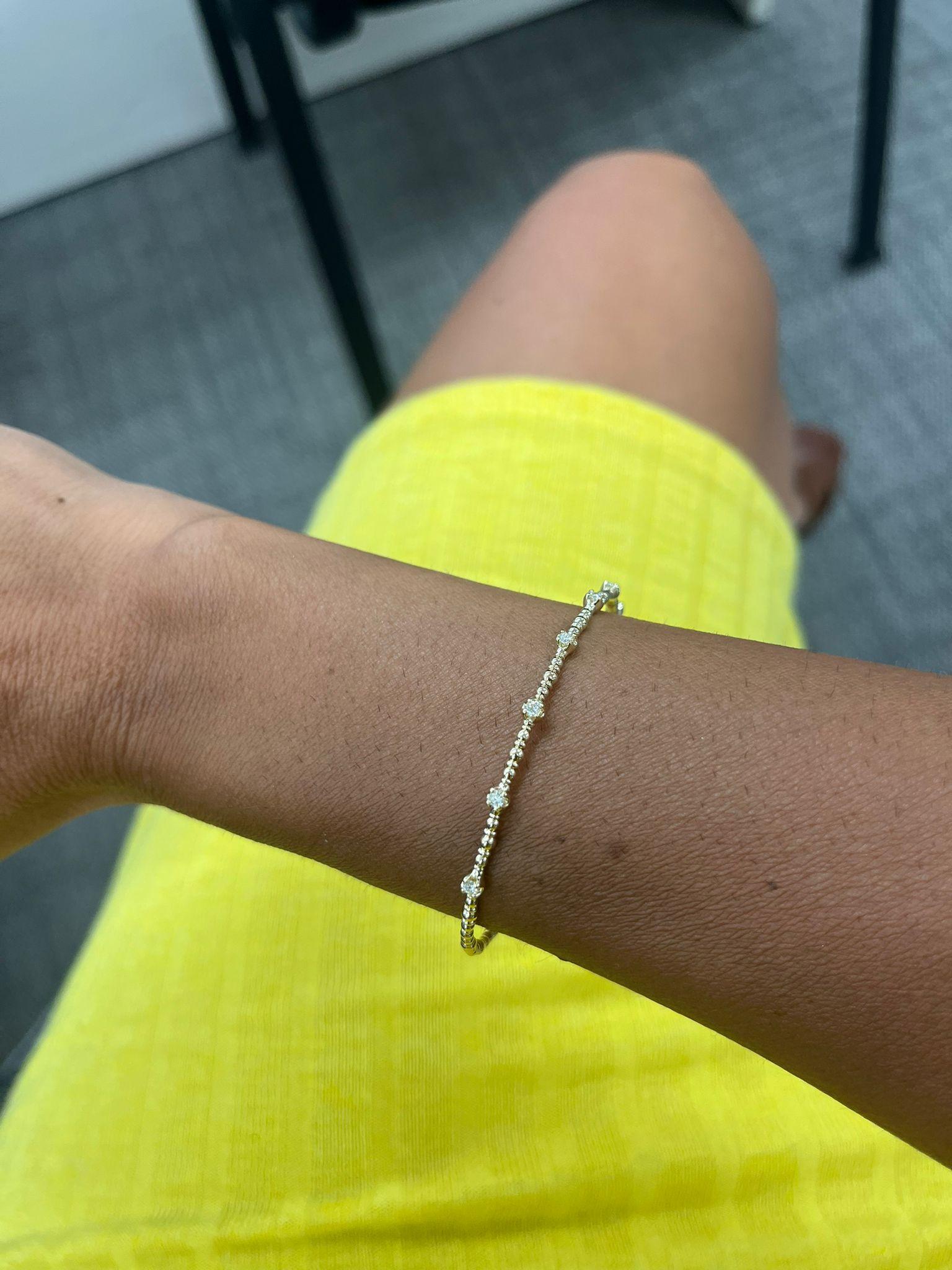 Bracelet empilable flexible en or jaune 14K avec diamants 1/4 CTTW Neuf - En vente à Great neck, NY