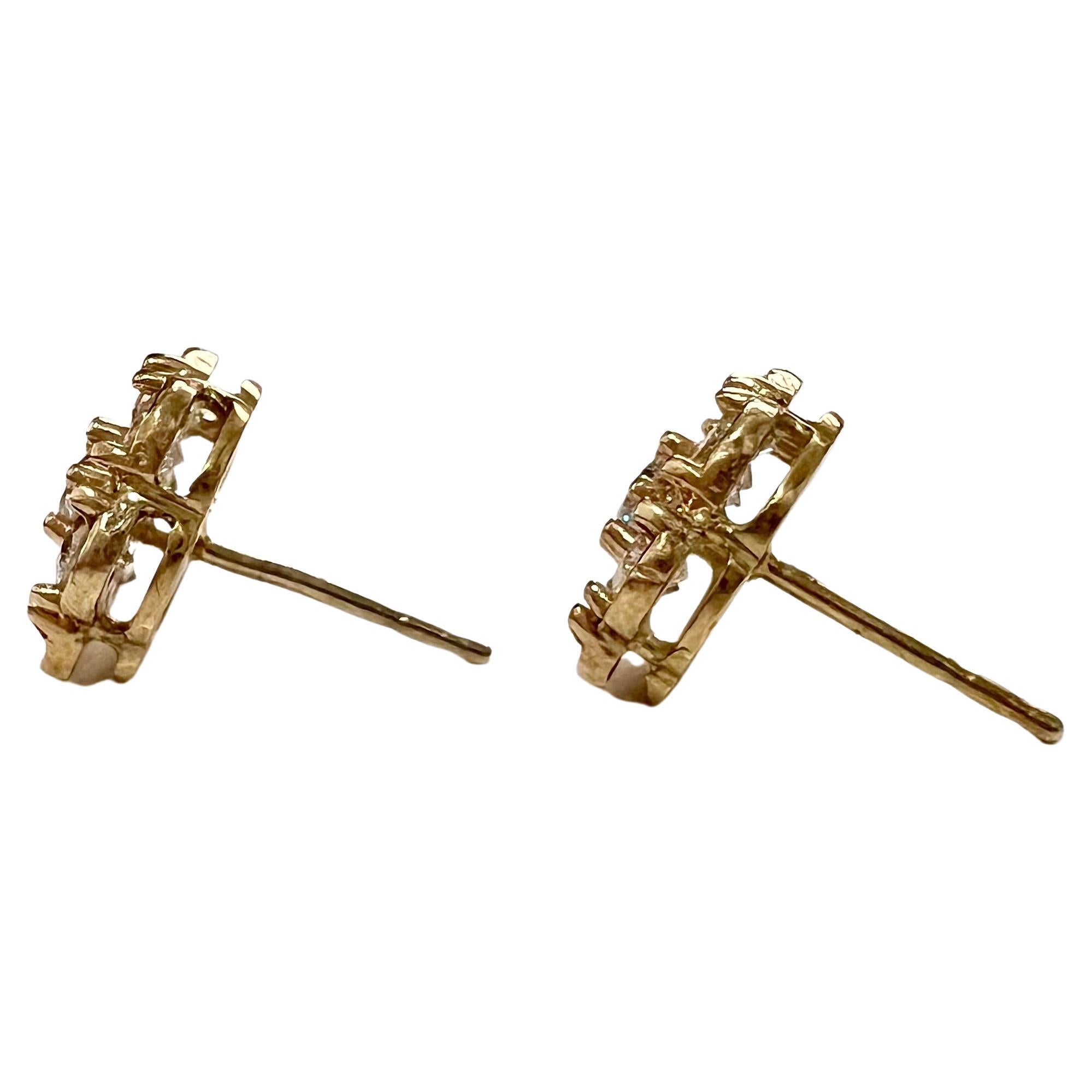 Contemporary 14k Yellow gold Diamond Floral Style Stud Earrings For Sale