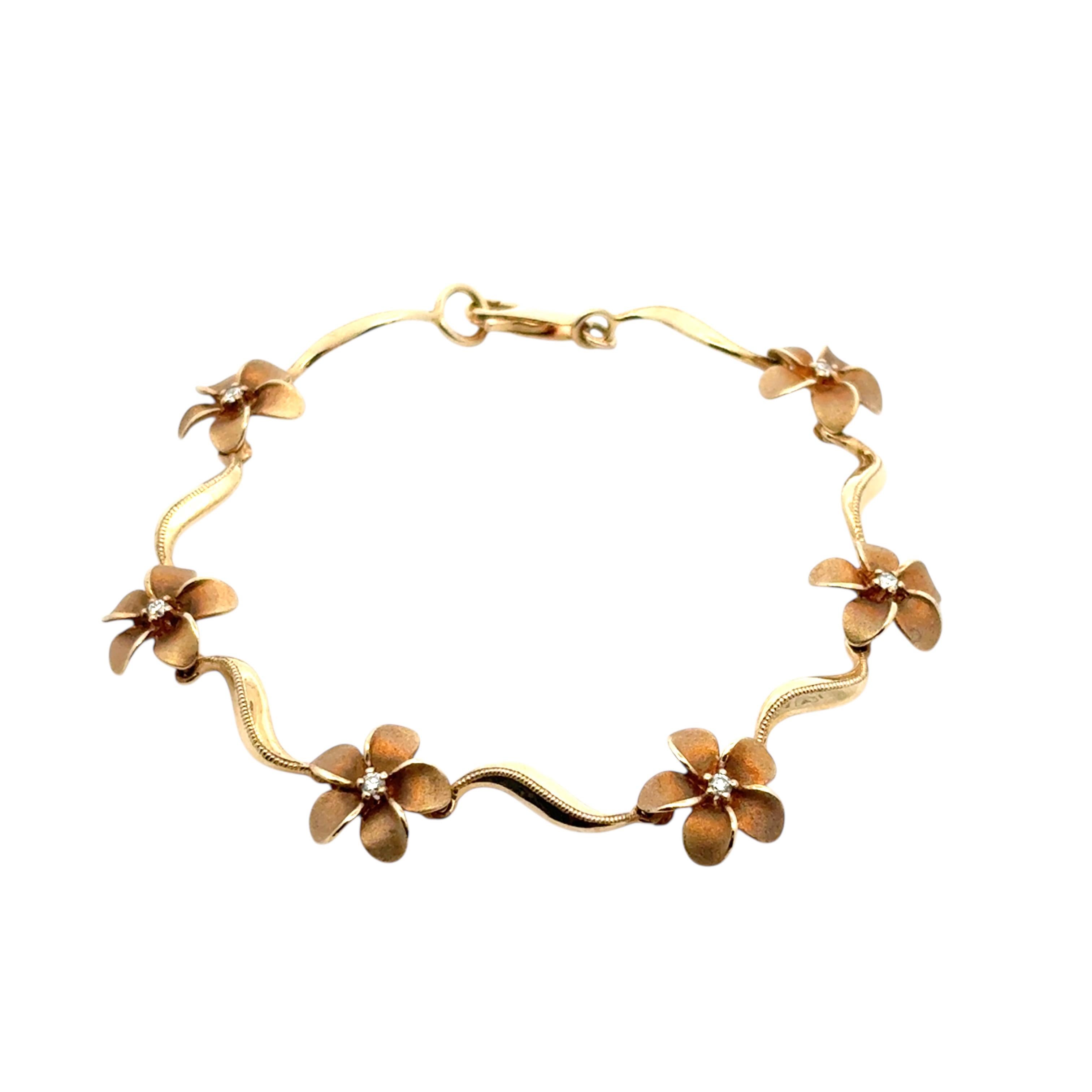 Round Cut 14k Yellow Gold Diamond Flower Bracelet For Sale