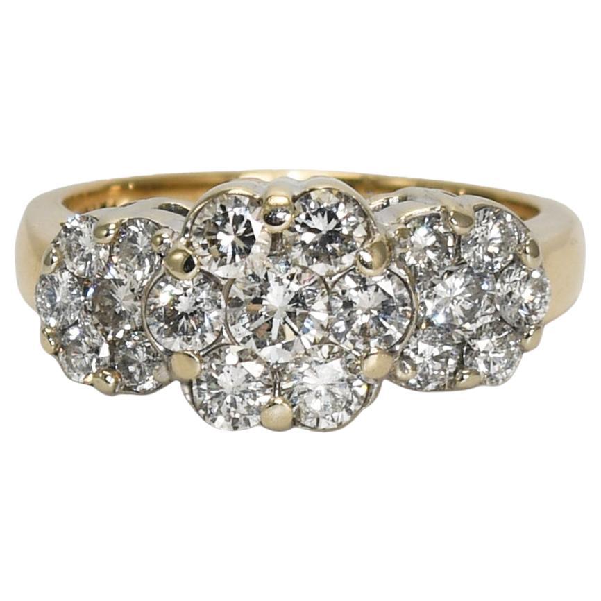 14K Yellow Gold Diamond Flower Ring 1.00ct For Sale