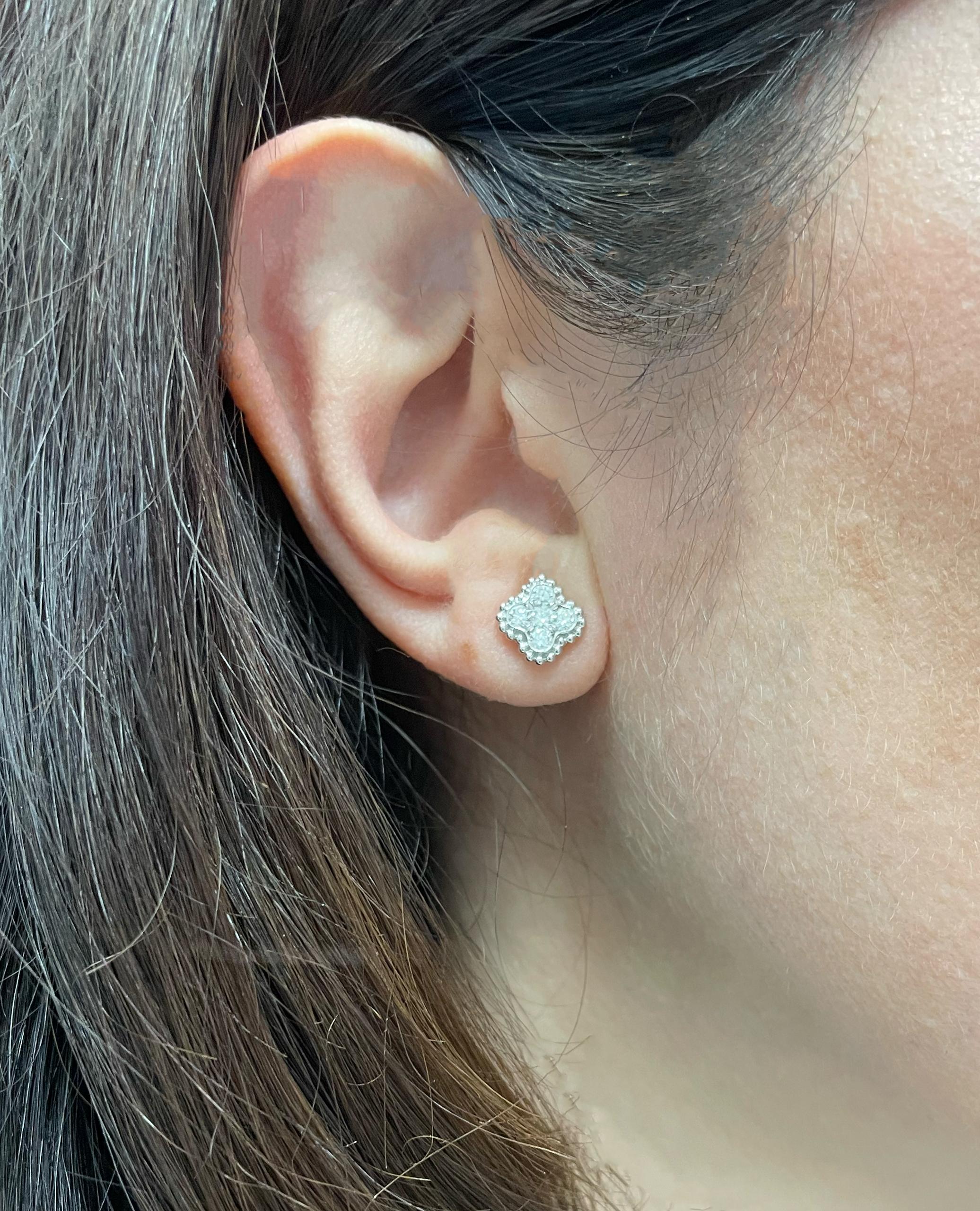 14K Yellow Gold Diamond Four Leaf Quatrefoil Stud Earrings with Pushbacks In New Condition For Sale In Old Tappan, NJ