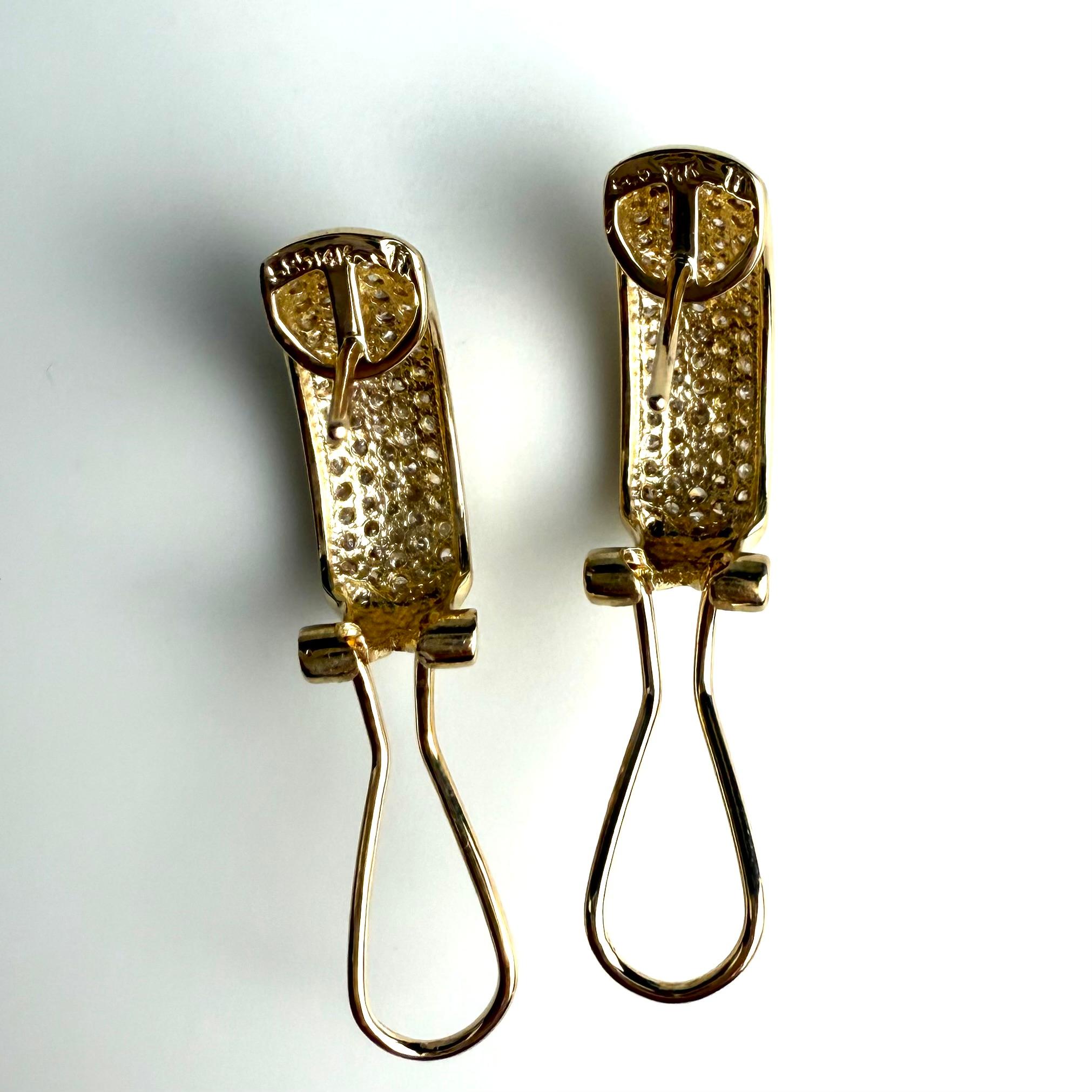 Boucles d'oreilles en or jaune 14K avec diamants 1.30 carats 0.80 pouces de long en vente 3