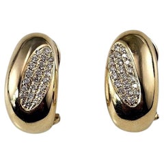 Pendientes Omega de oro amarillo de 14 quilates con medio aro de diamantes #25194