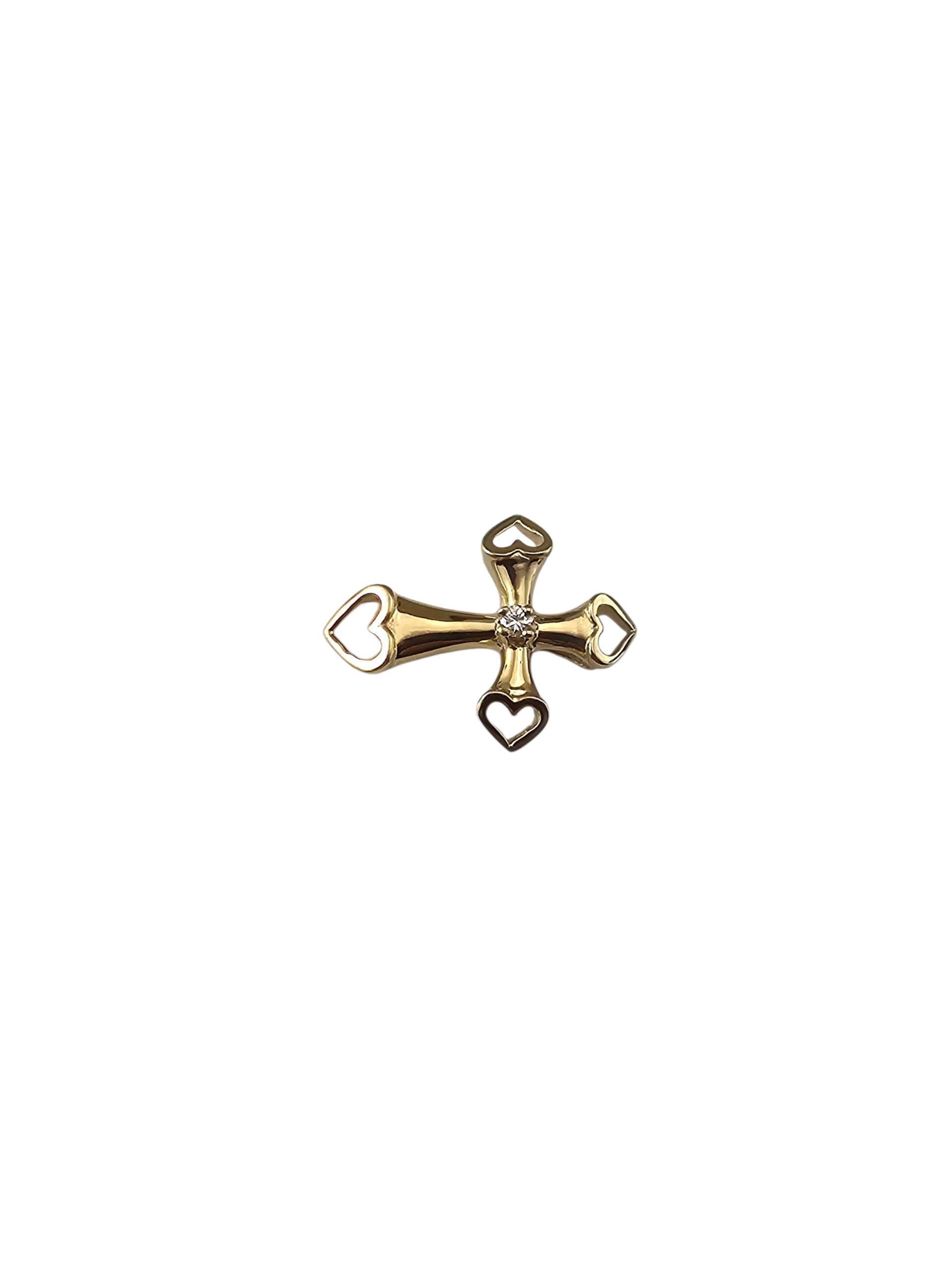 Contemporain Pendentif croix en or jaune 14K avec diamant #23938 en vente