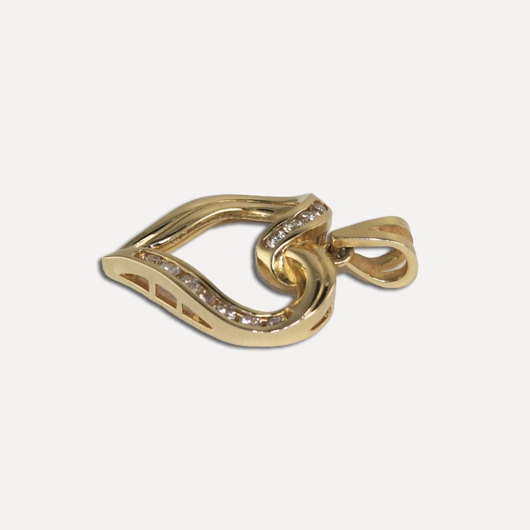 Round Cut 14K Yellow Gold Diamond Heart Pendant 0.30ct For Sale