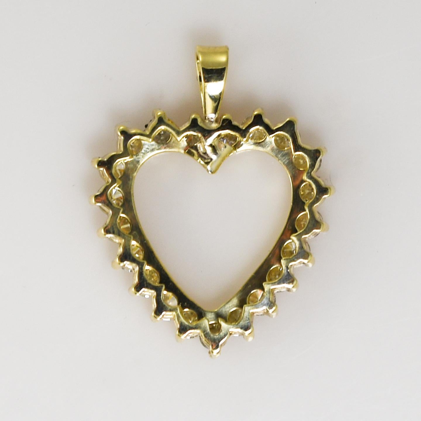 Round Cut 14K Yellow Gold Diamond Heart Pendant 1.00ct For Sale