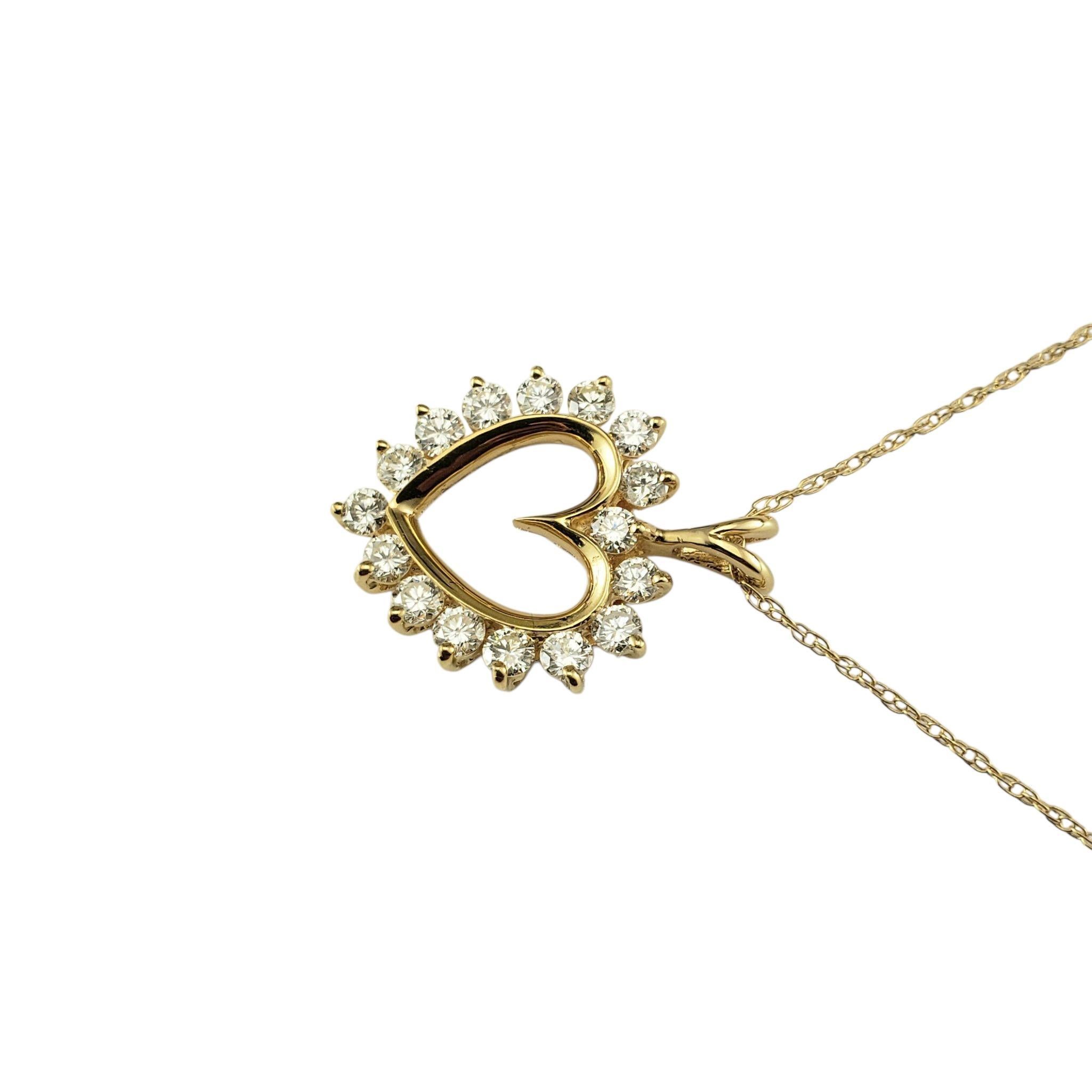 Collier en or jaune 14K avec pendentif en forme de coeur en diamant -

Ce pendentif étincelant en forme de cœur ouvert en diamant présente 16 diamants ronds de taille brillante sertis dans de l'or jaune 14K classique. Il est suspendu à une chaîne en