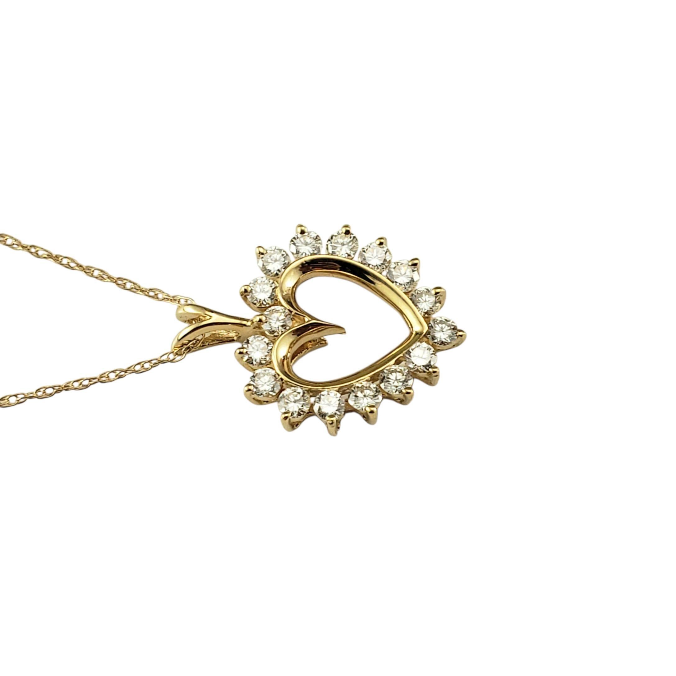 Contemporain Collier en or jaune 14K avec pendentif en forme de cœur en diamant #23485 en vente