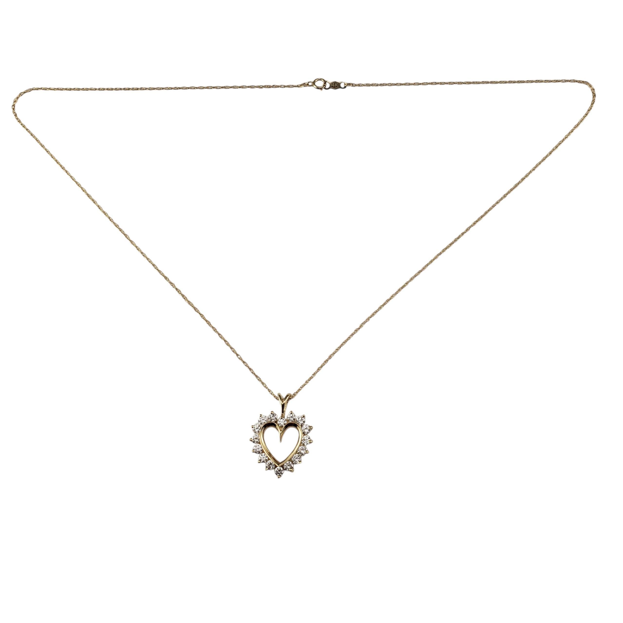 Taille brillant Collier en or jaune 14K avec pendentif en forme de cœur en diamant #23485 en vente