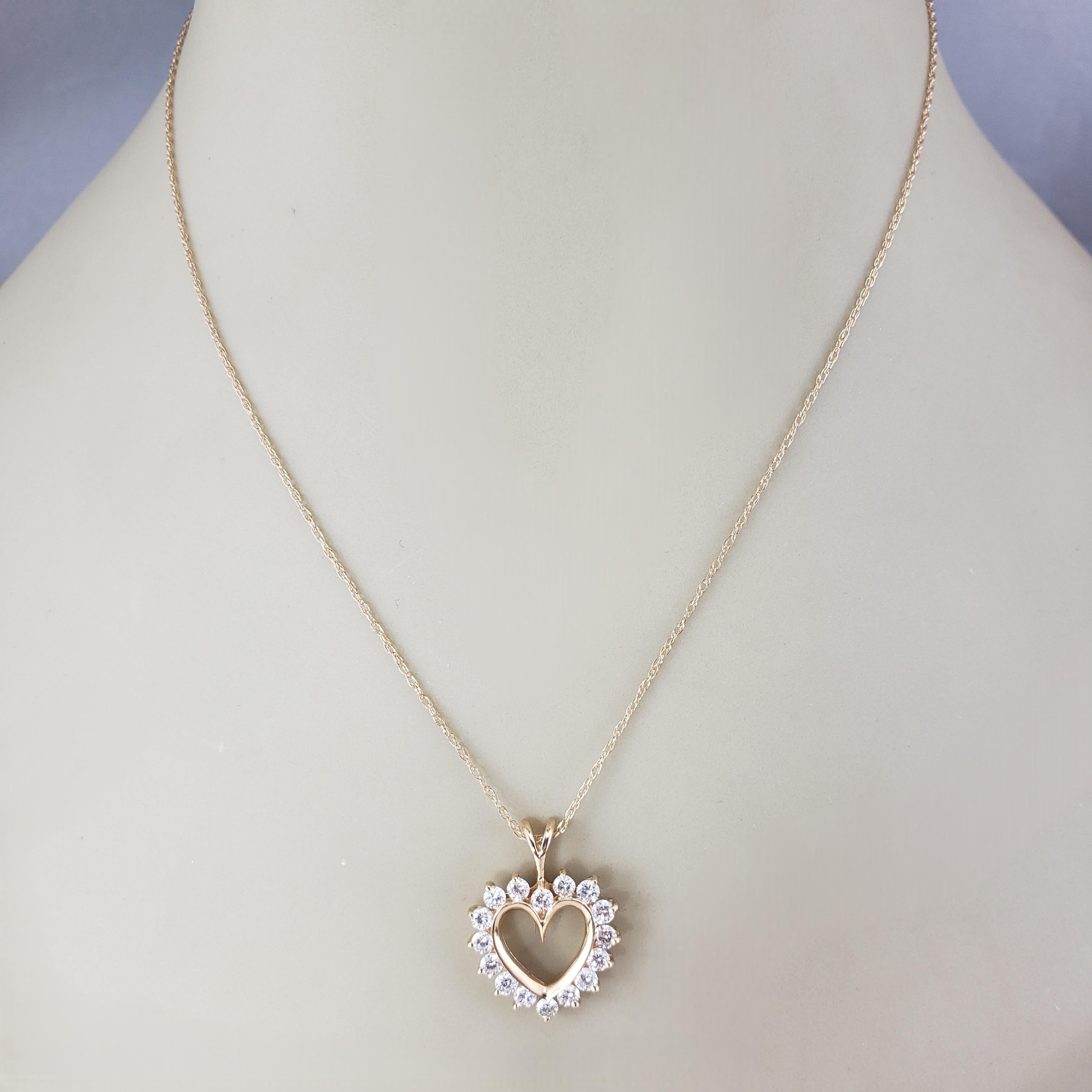 Collier en or jaune 14K avec pendentif en forme de cœur en diamant #23485 Pour femmes en vente