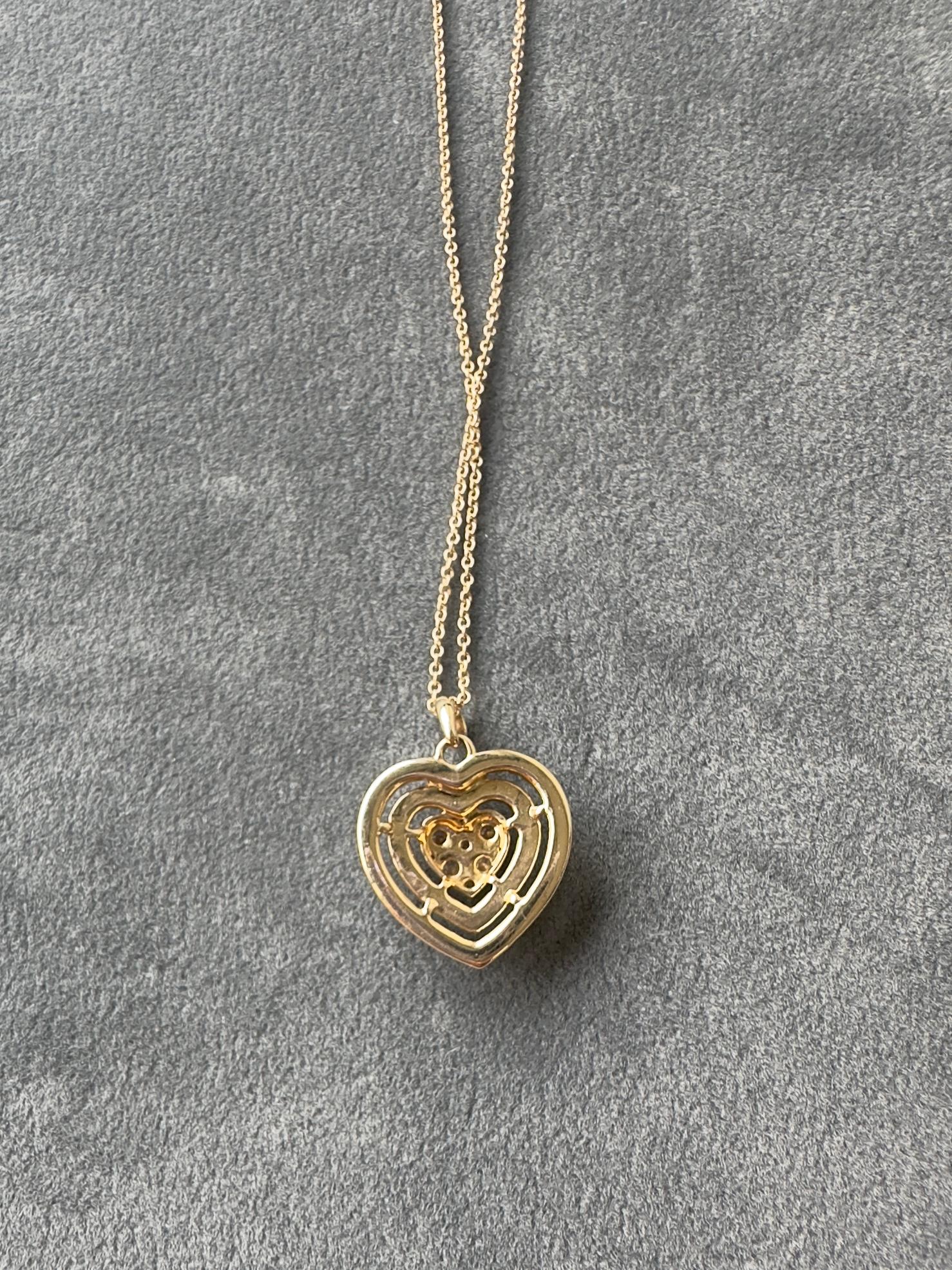 Collana con ciondolo a forma di cuore con diamante in oro giallo 14k in vendita 5