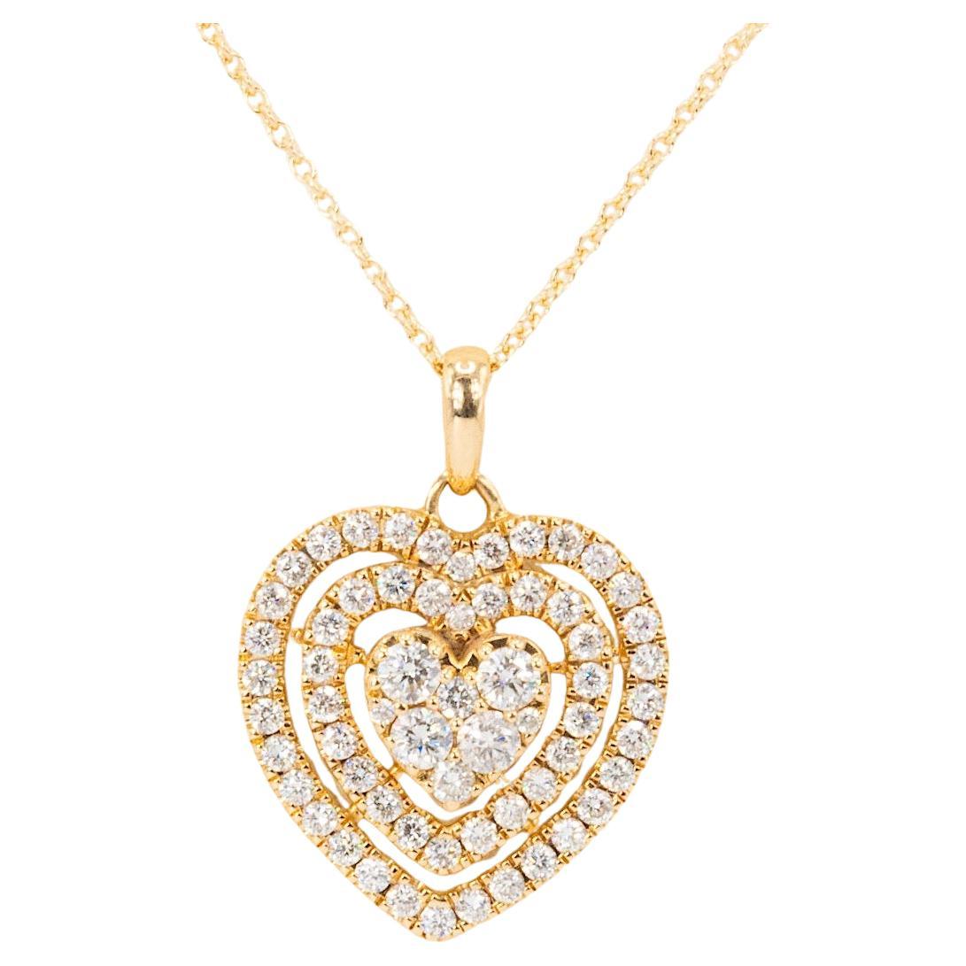 Collana con ciondolo a forma di cuore con diamante in oro giallo 14k in vendita