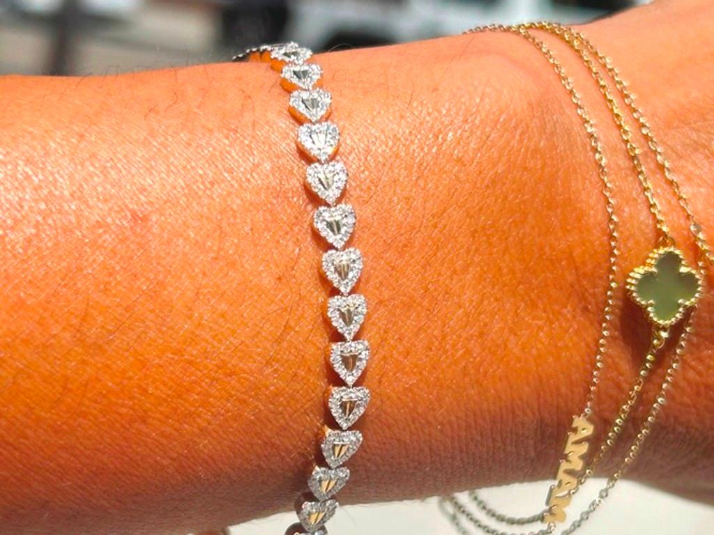 14KYG Pulsera de Tenis Corazón de Diamantes 1.50CTS 

¡La pulsera de diamantes en forma de corazón es un accesorio encantador y elegante que añade un toque de romanticismo a cualquier conjunto!
 
 
Diamantes

429 Cortes simples = 1,50 quilates