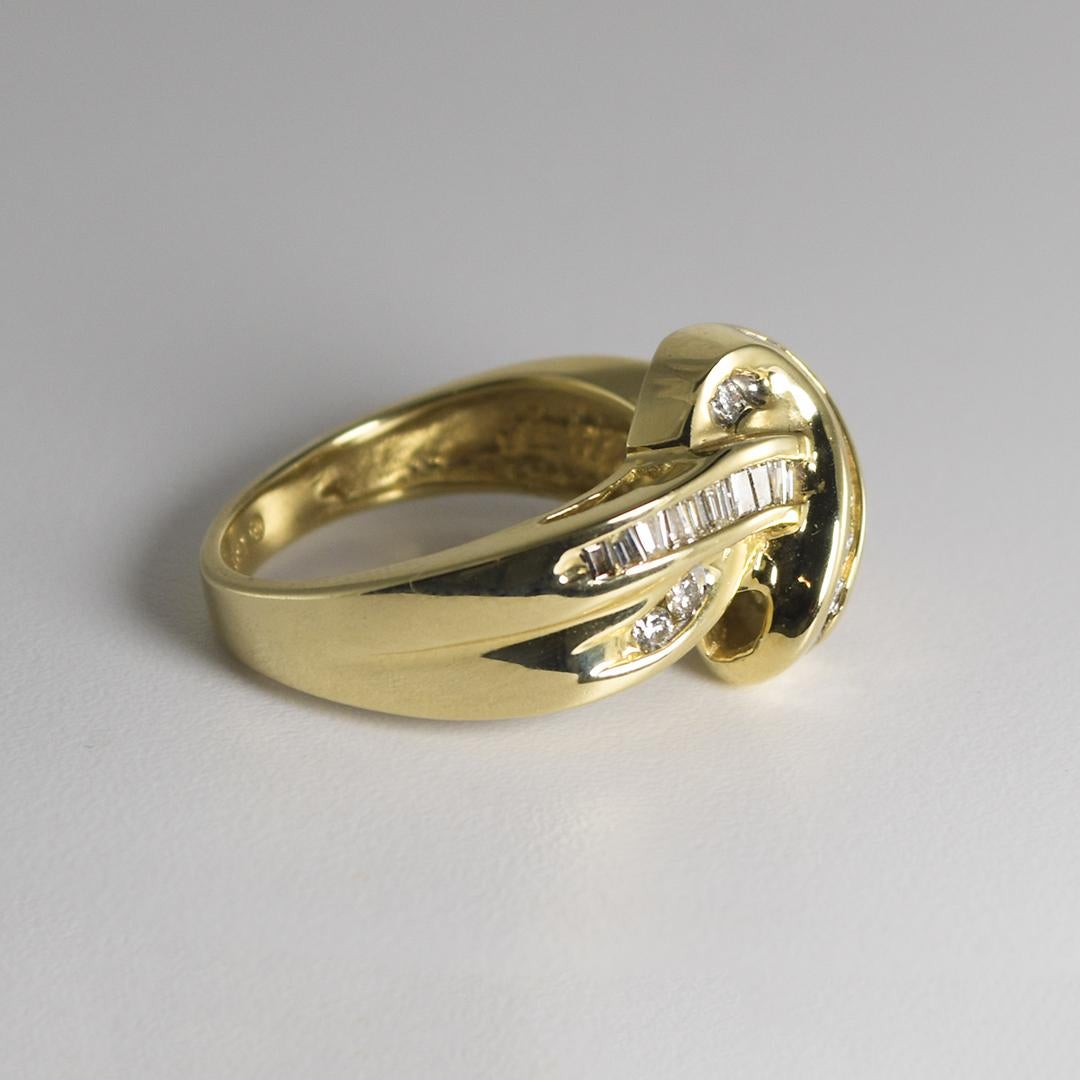 Taglio rotondo Anello Journey con diamante in oro giallo 14K 0,65ct in vendita