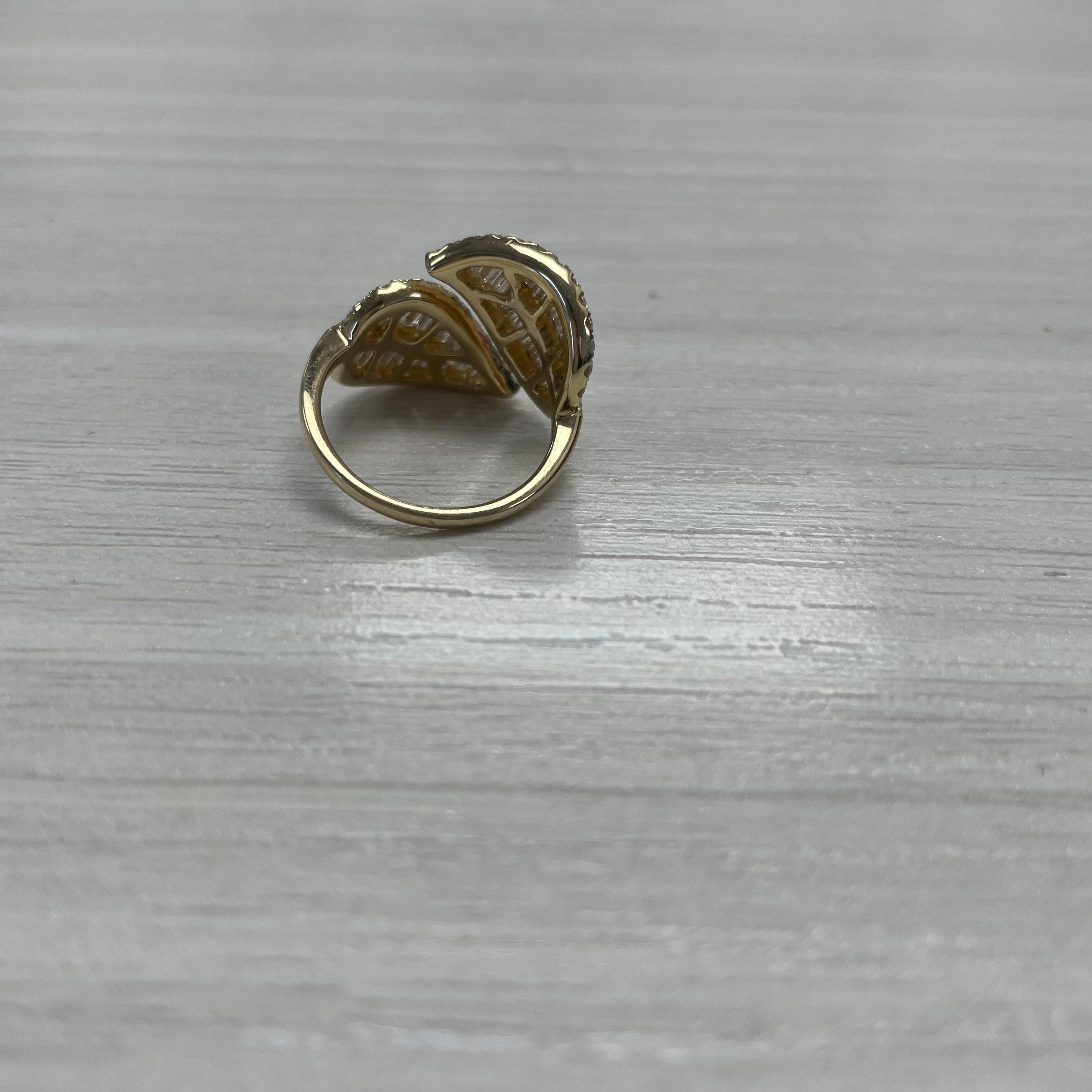 14k Yellow Gold Diamond Leaf Bypass Ring In New Condition For Sale In Great neck, NY