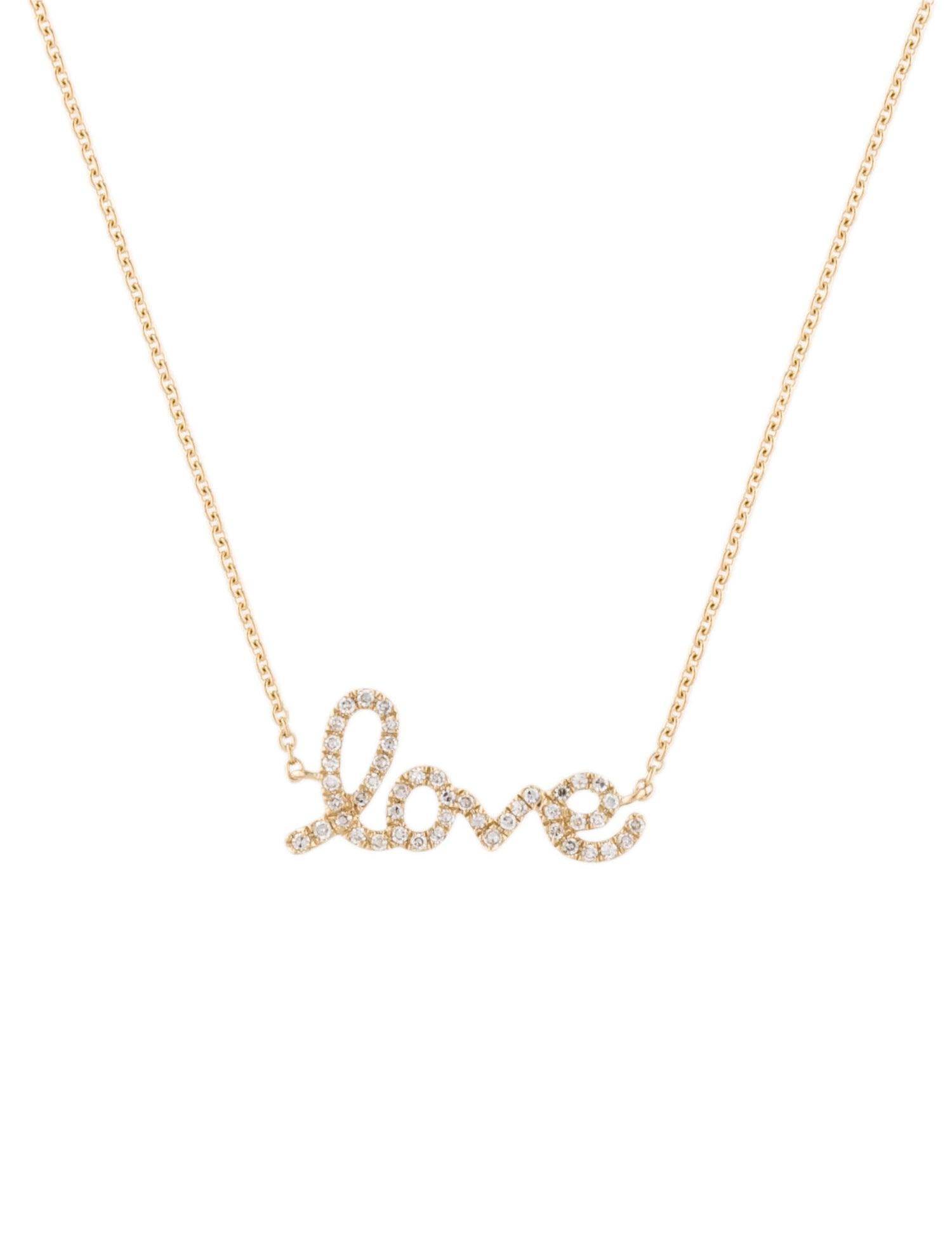 Design charmant et insaisissable : Ce collier en diamant est composé d'une chaîne en or 14k avec une magnifique plaque LOVE en écriture diamantée. Le poids approximatif du diamant est de 0,11 ct, sa couleur est G-H et sa clarté est Sl1-Sl2
