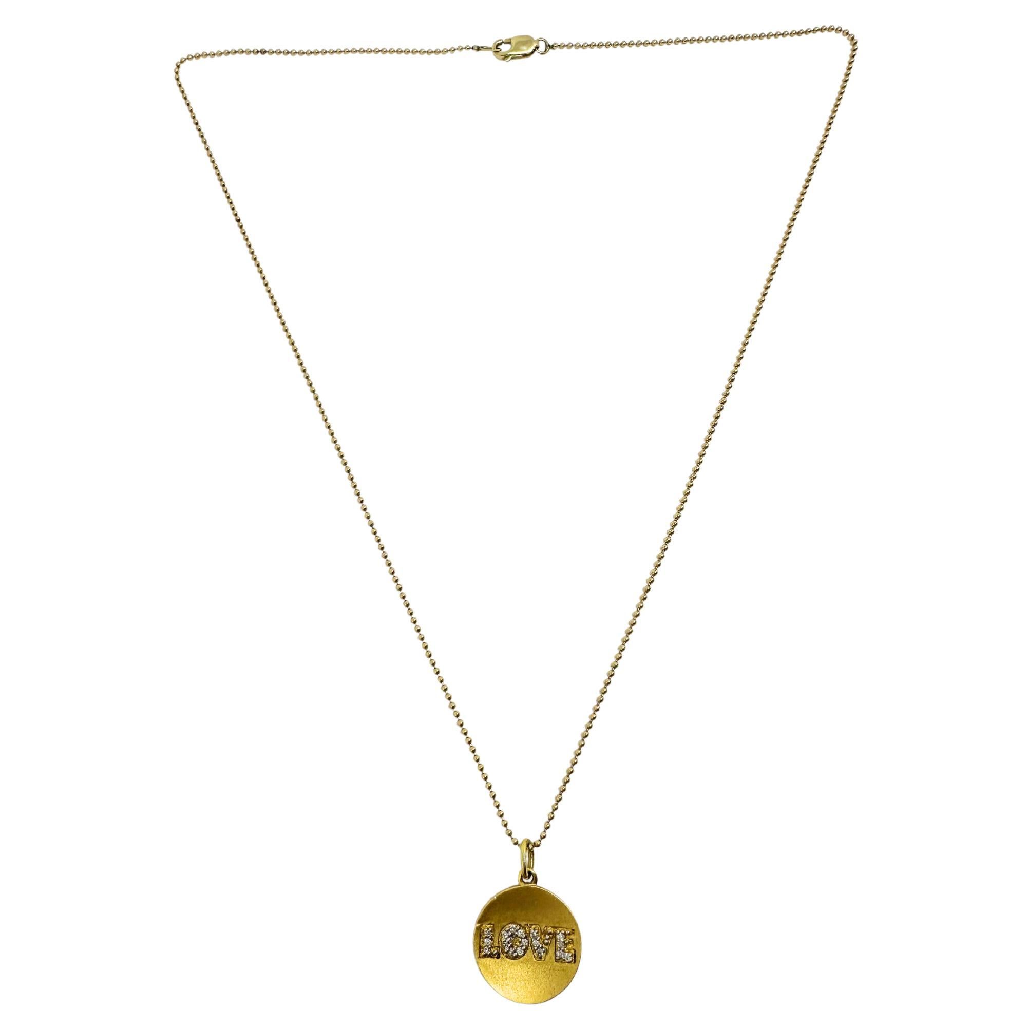 Collier pendentif Love en or jaune 14K avec diamants en vente 1