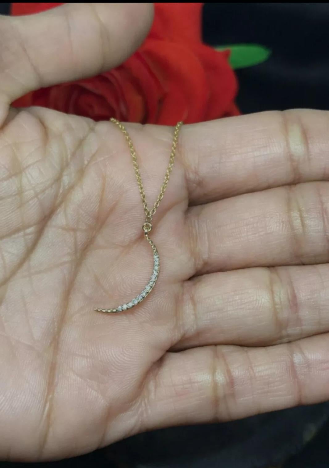 Collier minimaliste de lune en or jaune 14 carats et diamants pour femmes, cadeau deanniversaire en vente 6