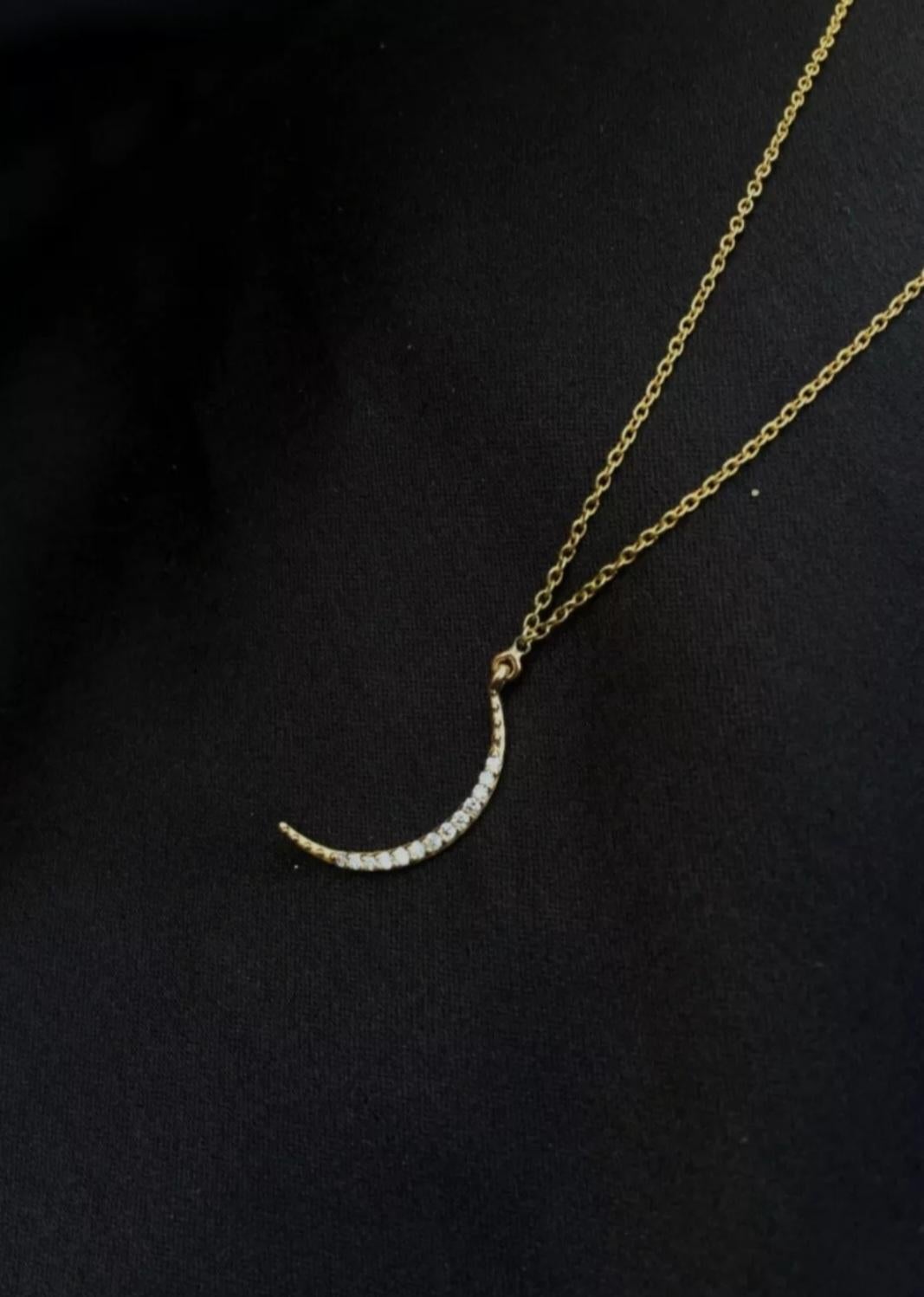 Collier minimaliste de lune en or jaune 14 carats et diamants pour femmes, cadeau deanniversaire en vente 3