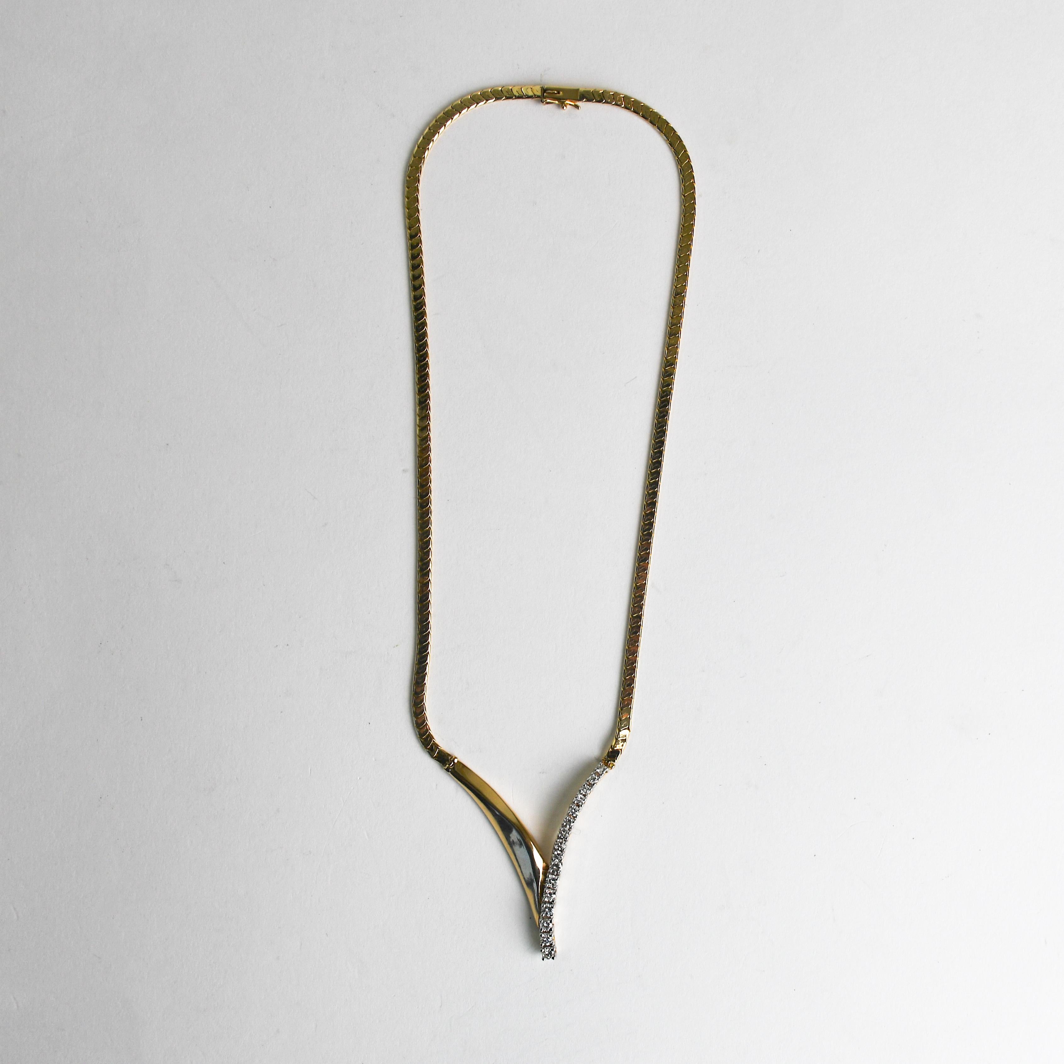 14K yellow gold diamond necklace.
Tests 58% gold using a XRF metals analyzer and gross weight is 19 grams.
The diamonds are round brilliant cuts, .75 total carats, i to j color, Vs to Si clarity.
The necklace measures 15 inches long and the chain
