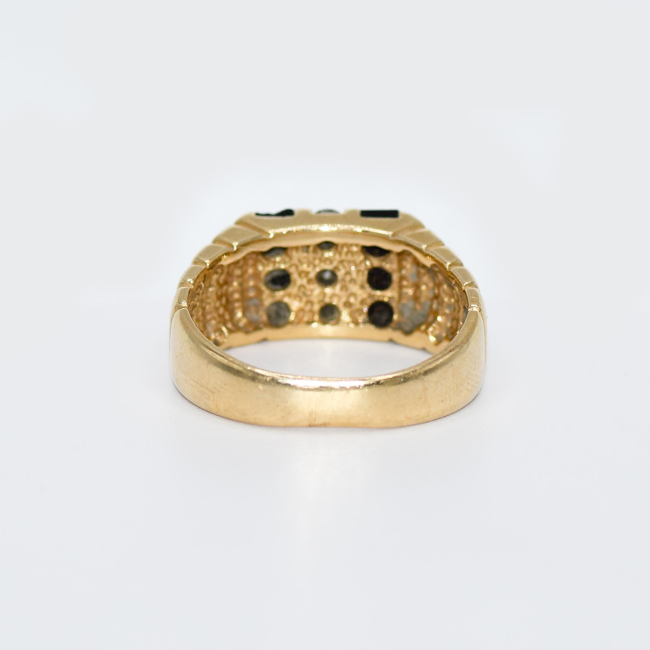 14K Yellow Gold Diamond & Onyx Ring, 7.5gr, .25TDW In Excellent Condition For Sale In Laguna Beach, CA