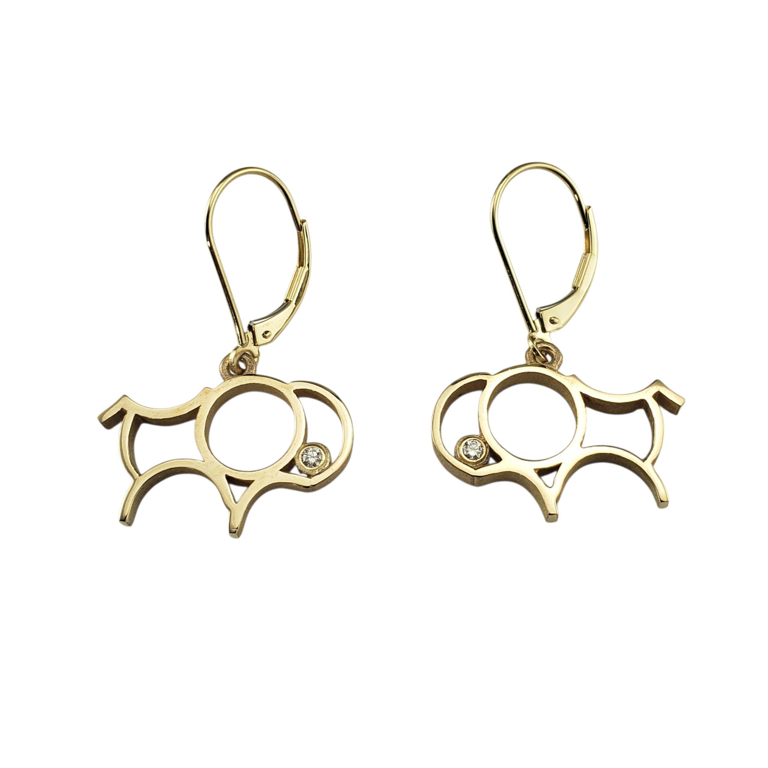 Boucles d'oreilles pendantes en or jaune 14K avec buffle ouvert et diamant #23404