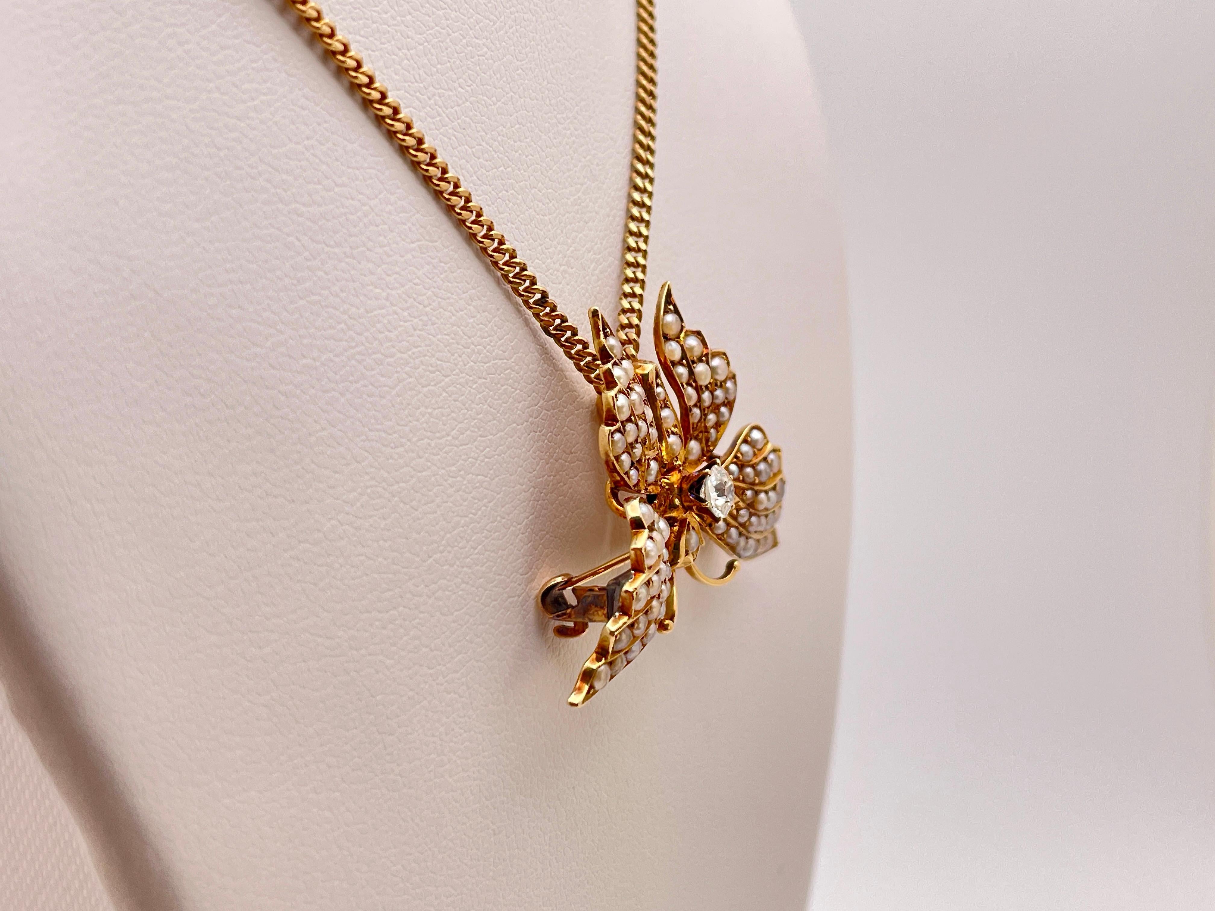 Taille vieille Europe Pendentif broche papillon en or jaune 14 carats avec diamants et perle en vente
