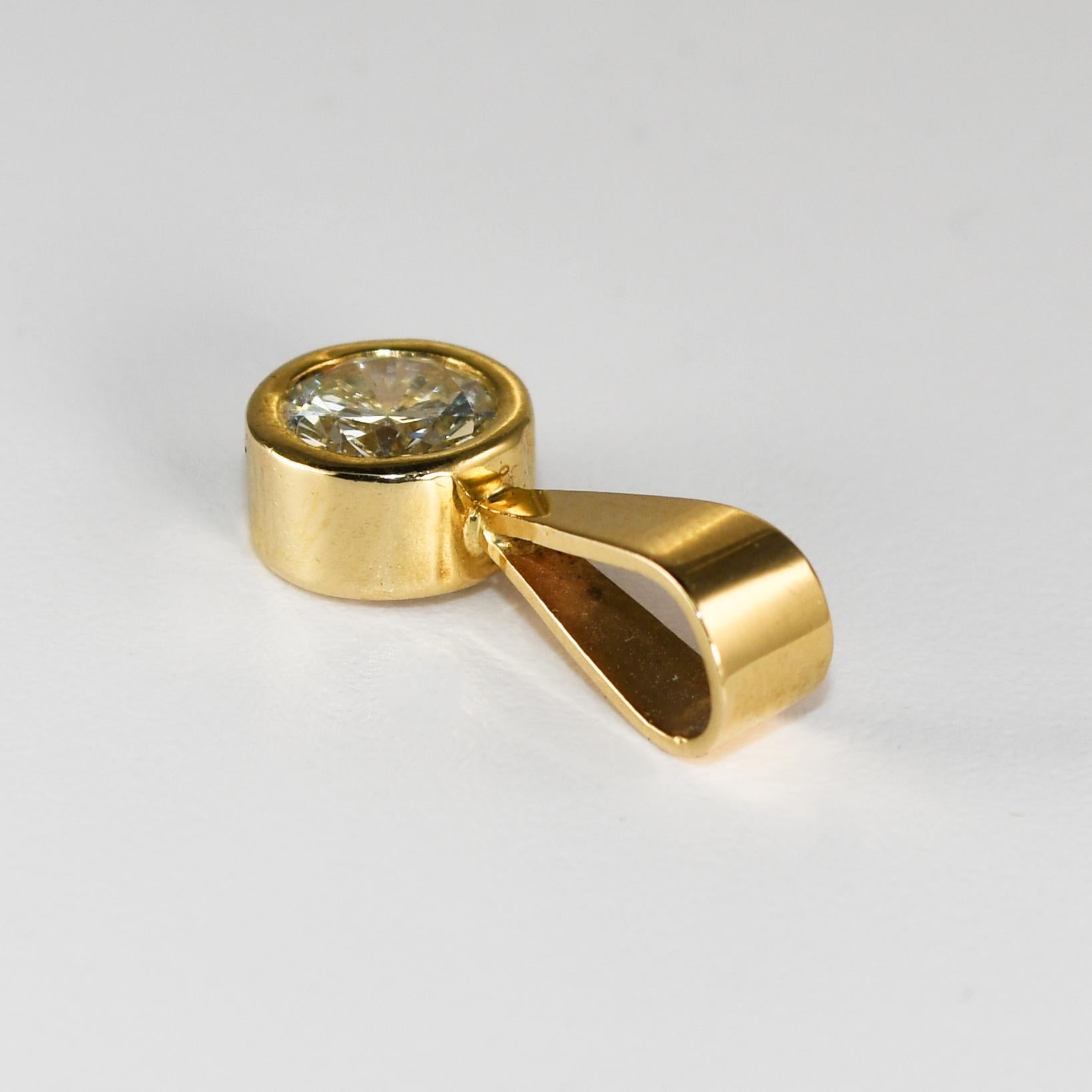 Pendentif en or jaune 14 carats avec diamants 0,80 carat Unisexe en vente