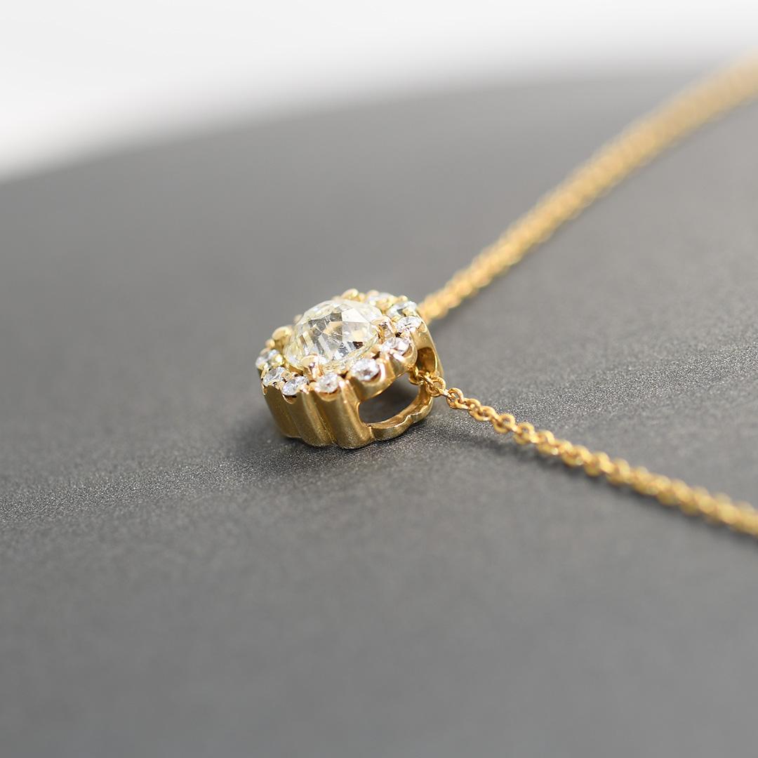 Collier pendentif en or jaune 14 carats avec diamants 0,99 carat en vente 2