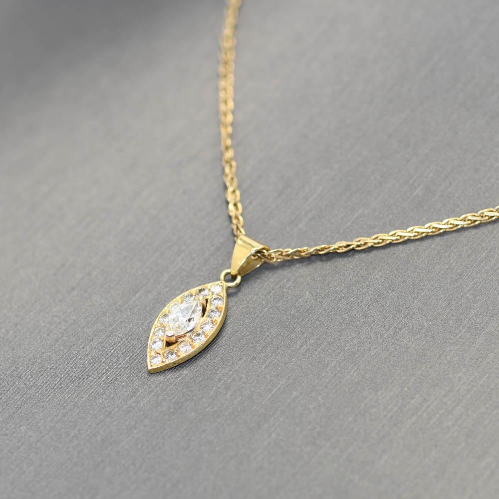 Taille Marquise Collier pendentif en or jaune 14 carats avec diamants de 0,63 caratdw en vente