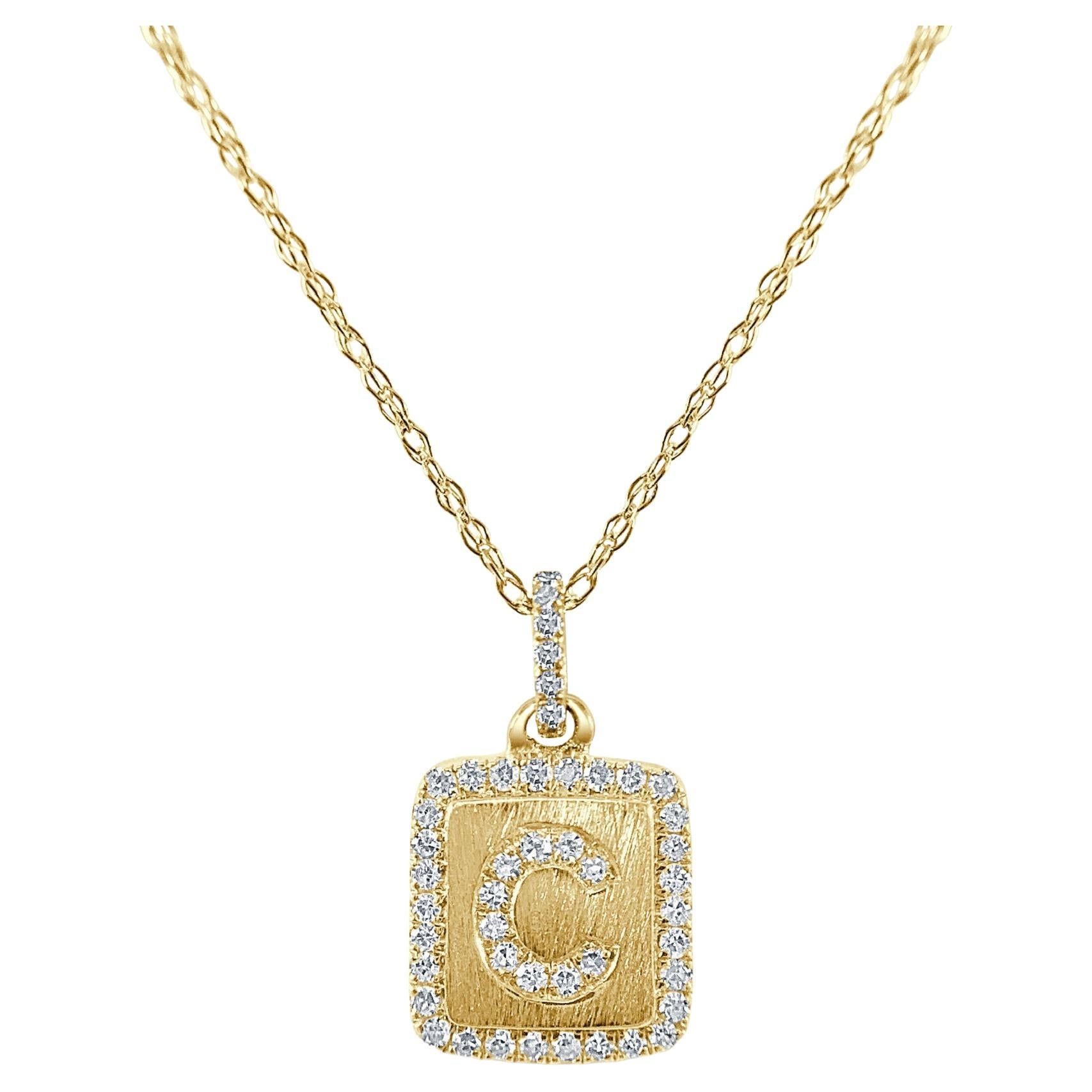 Collier d'initiales C en or jaune 14 carats avec plaque de diamants pour elle en vente