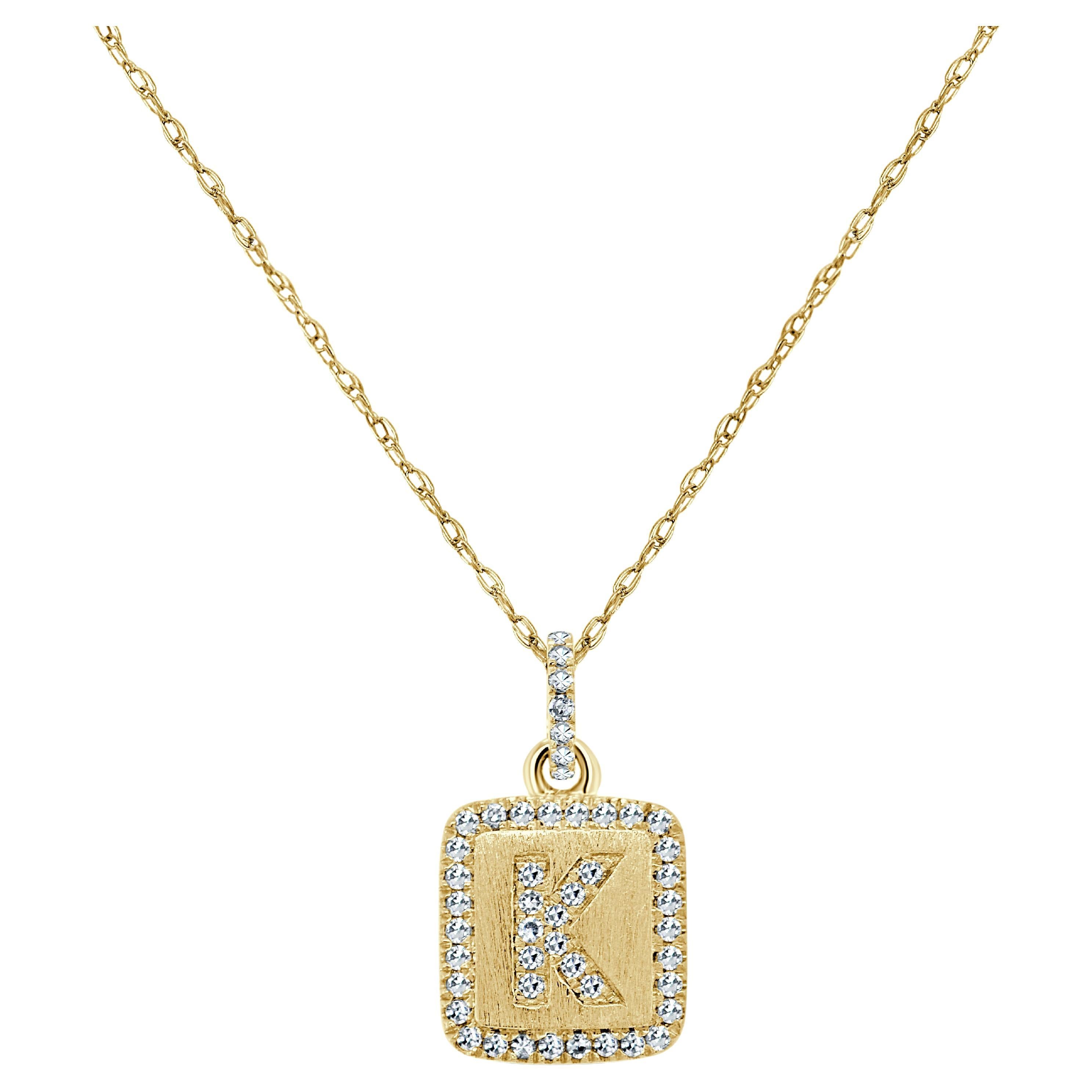 Collier d'initiales en or jaune 14 carats avec plaque de diamants pour elle en vente