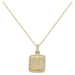 Collier d'initiales N en or jaune 14 carats avec plaque de diamants pour elle
