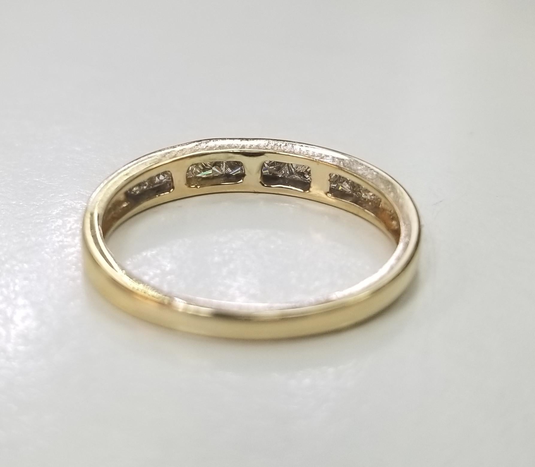 Contemporary 14 Karat Yellow Gold Diamond Princess Cut Wedding Ring For Sale