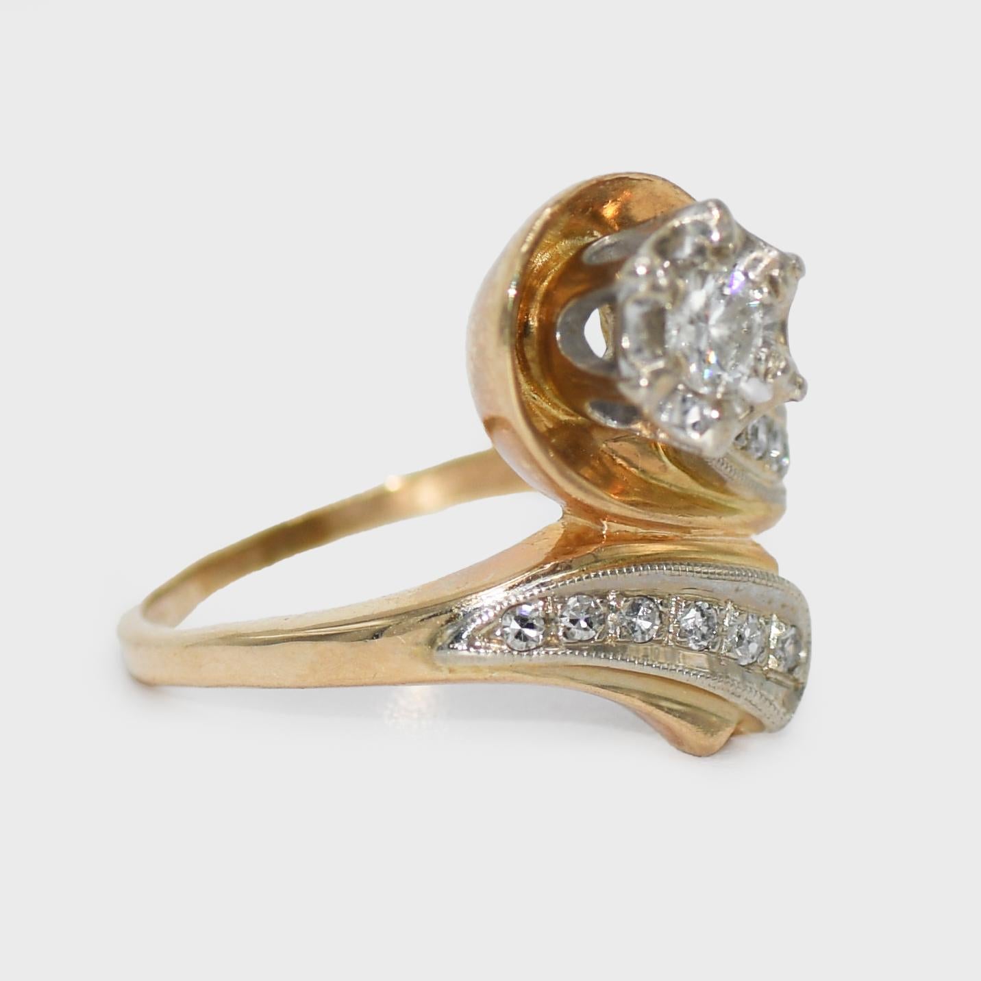 Bague en or jaune 14 carats avec diamants .30tdw, 4,3 g
Bague en or jaune 14k avec diamant
La pierre centrale est de .20ct, pureté SI, couleur G-H.
Il y a un supplément de 0,10 tdw en diamants à taille unique.
Estampillé 14k, il pèse 4,3gr.
Taille