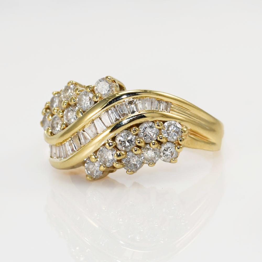 Round Cut 14k yellow gold diamond ring. For Sale