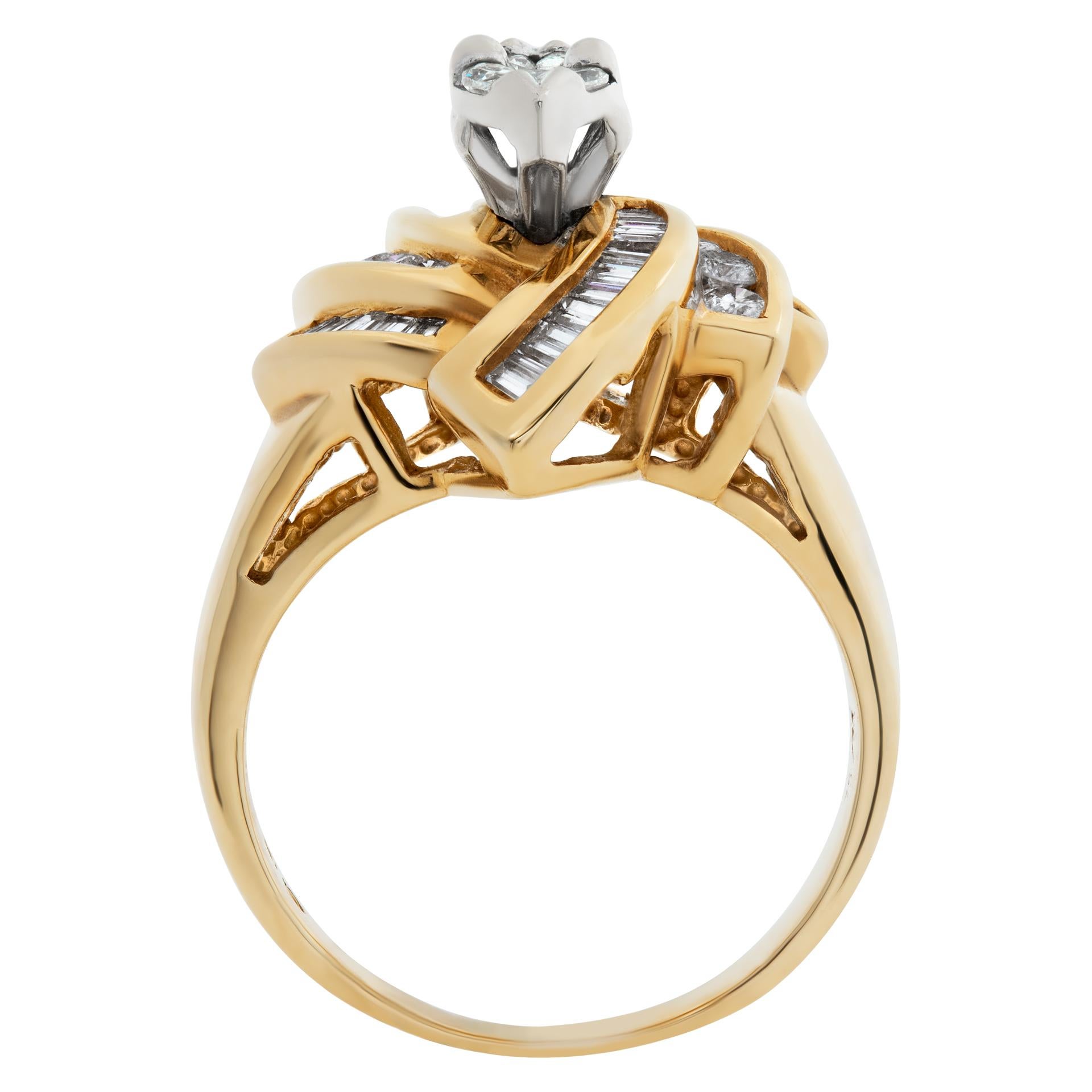 Bague en or jaune 14 carats avec diamants Excellent état - En vente à Surfside, FL