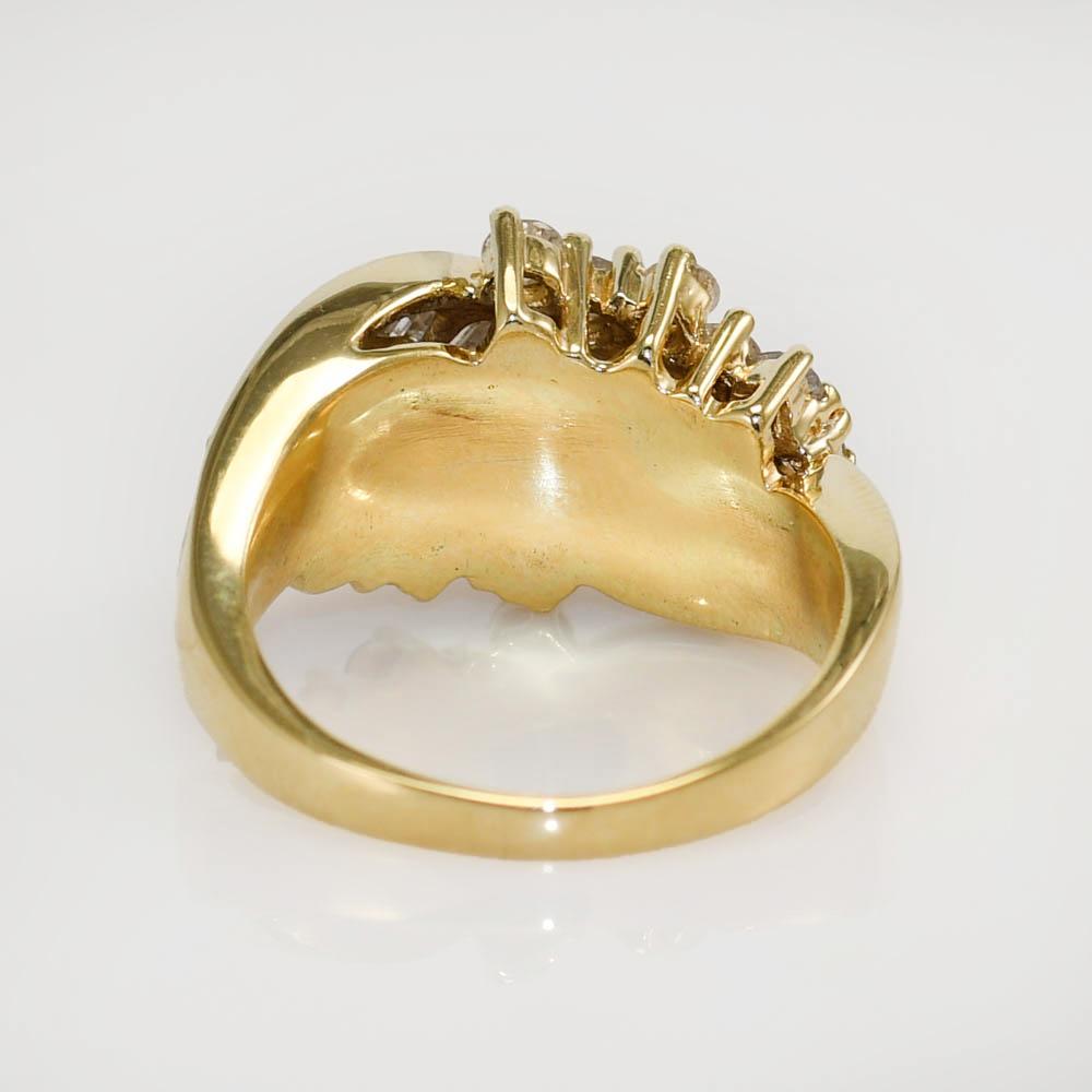 Women's 14k yellow gold diamond ring. For Sale