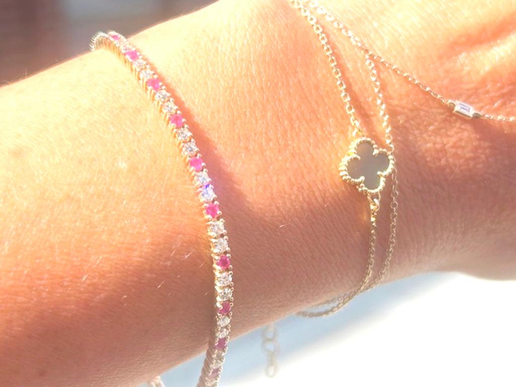 14K Gelbgold Diamant & Rubin Tennisarmband 2,36 Karat (Rundschliff) im Angebot