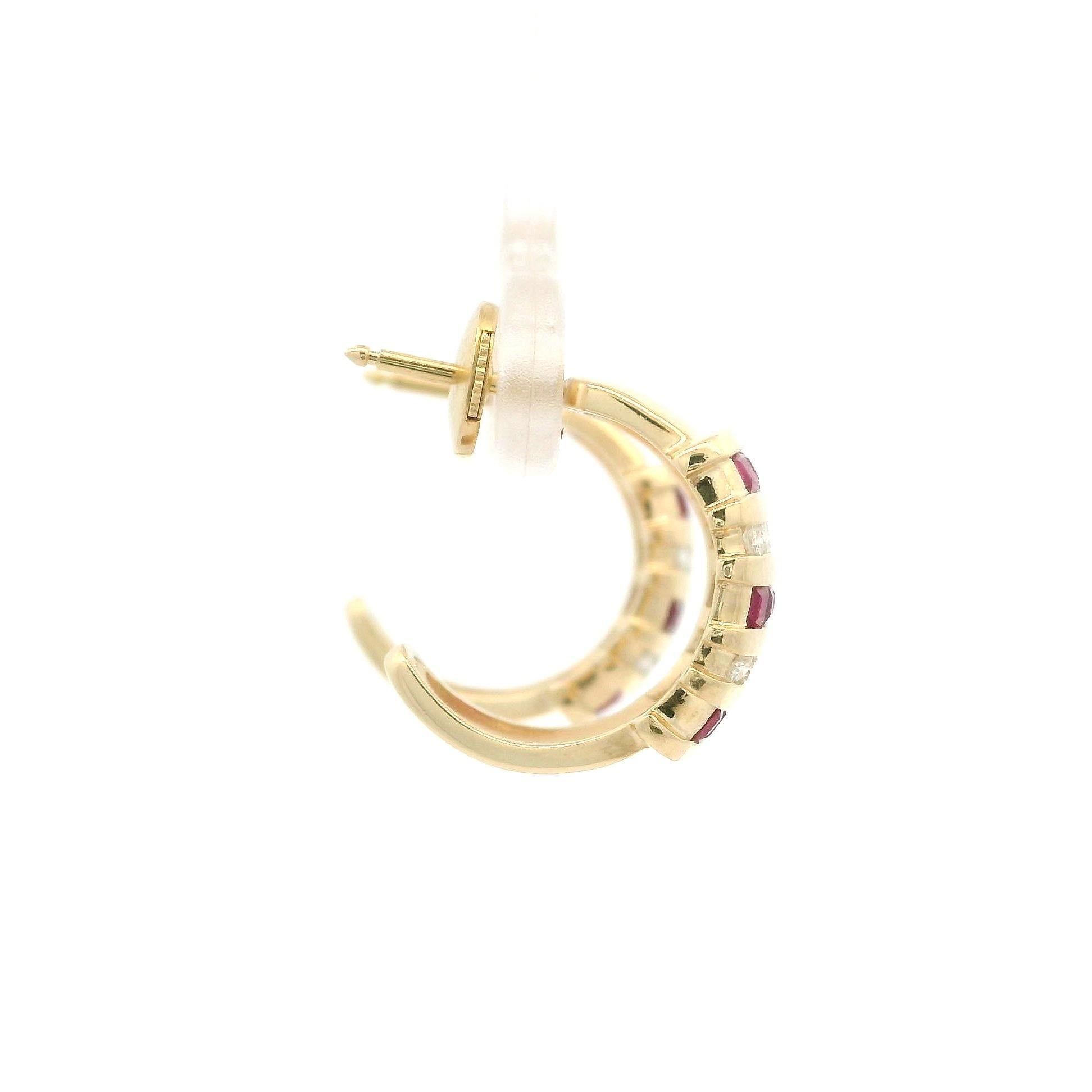 Boucles d'oreilles à large manchette en or jaune 14k avec diamants et rubis avec support La Poussette en vente 5